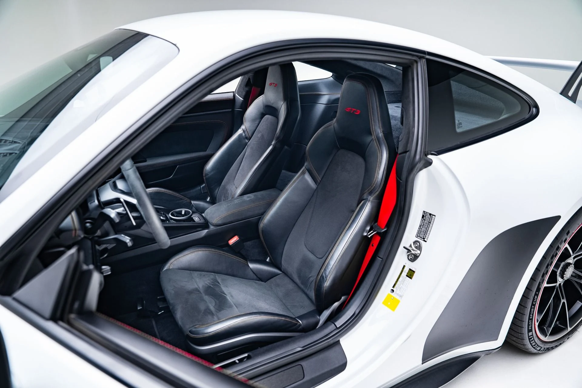 mph031_175935507_Used_2022_Porsche_911_GT_3_1764803093_e2d261baa7