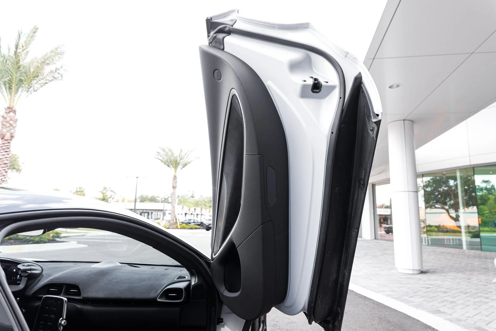 mph031_1759774513_614_p32_l_1051debad9