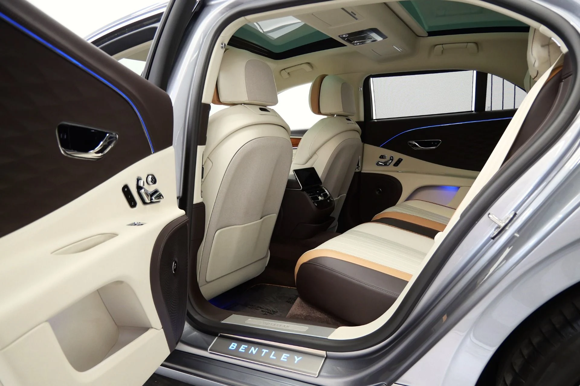 mph031_1760283573_Used_2022_Bentley_Flying_Spur_Hybrid_Odyssean_Edition_266_K_MSRP_Sustainable_Interior_Trim_1770409393_d10002449d