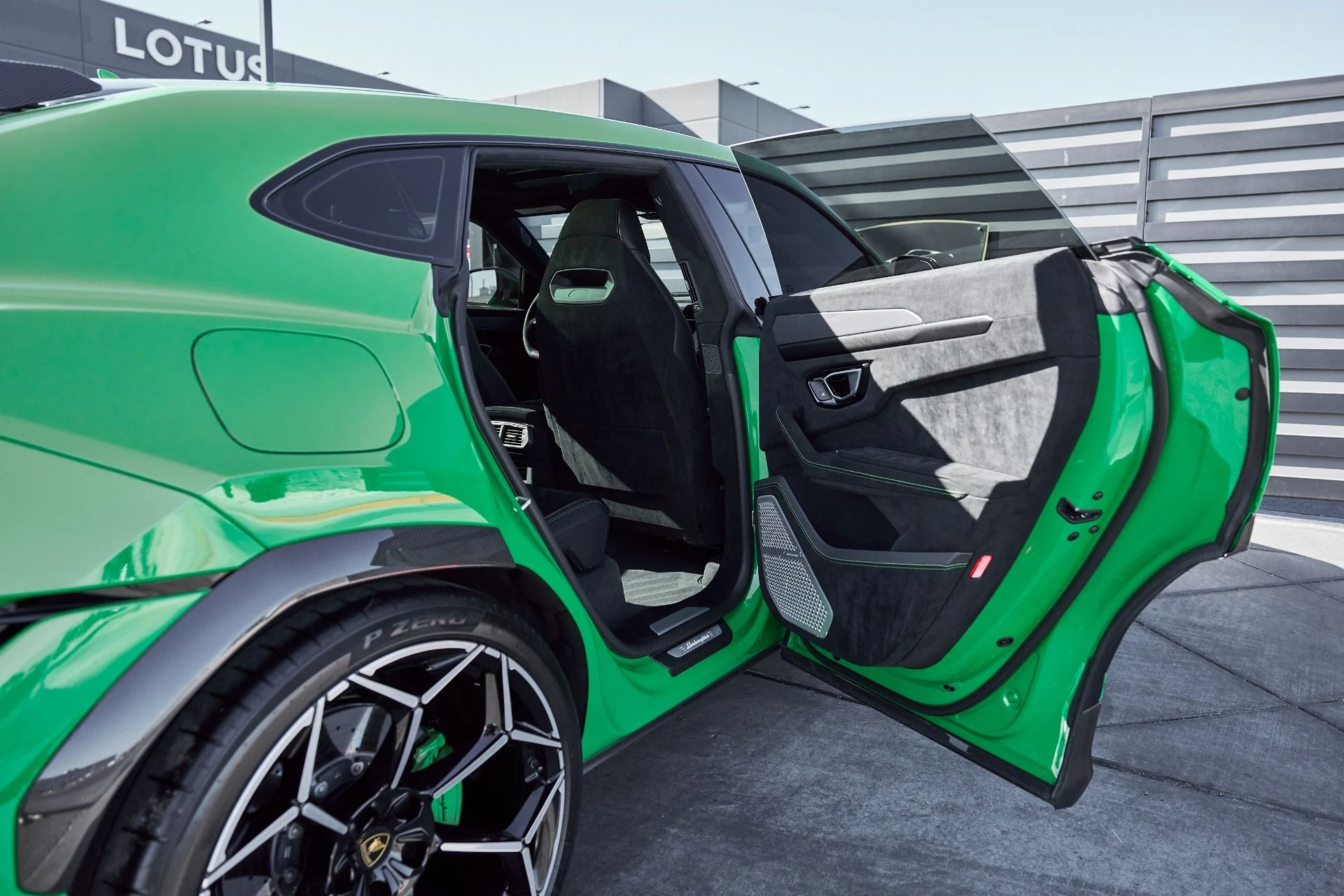 mph031_1762067115_Used_2024_Lamborghini_Urus_Performante_1770171852_33f4c664fc