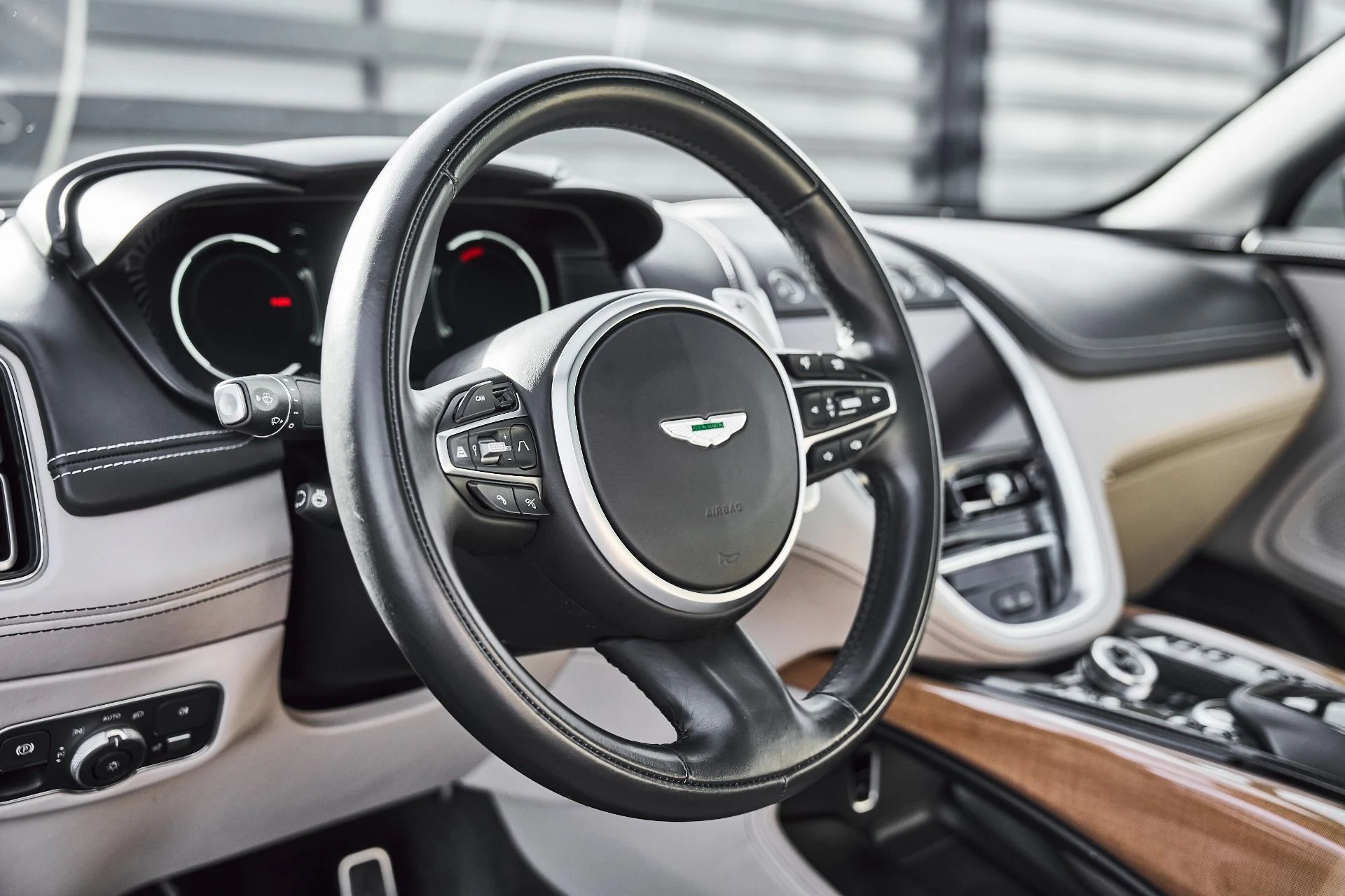 mph031_1781395644_Used_2023_Aston_Martin_DBX_707_1774652397_abeea3a20e