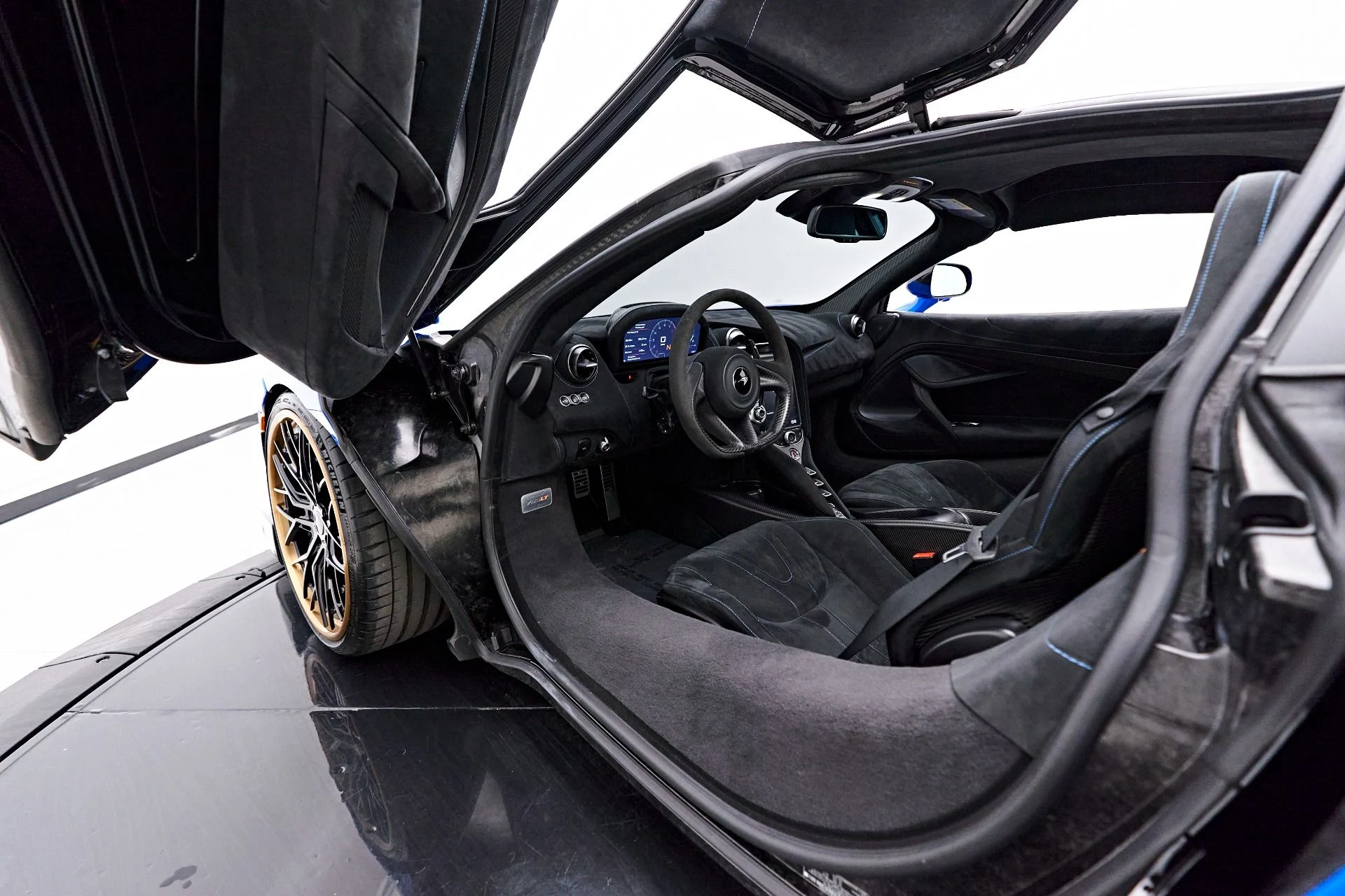 mph031_1794335666_Used_2021_Mc_Laren_765_LT_Base_1708397622_e8d8001ddb