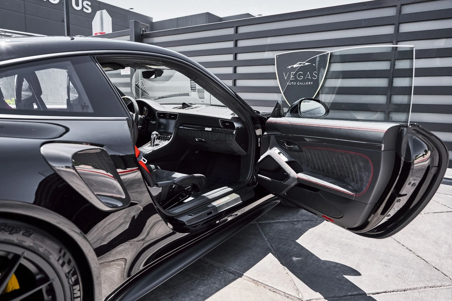 mph031_1799345935_Used_2018_Porsche_911_GT_2_RS_1778880926_ef81305939