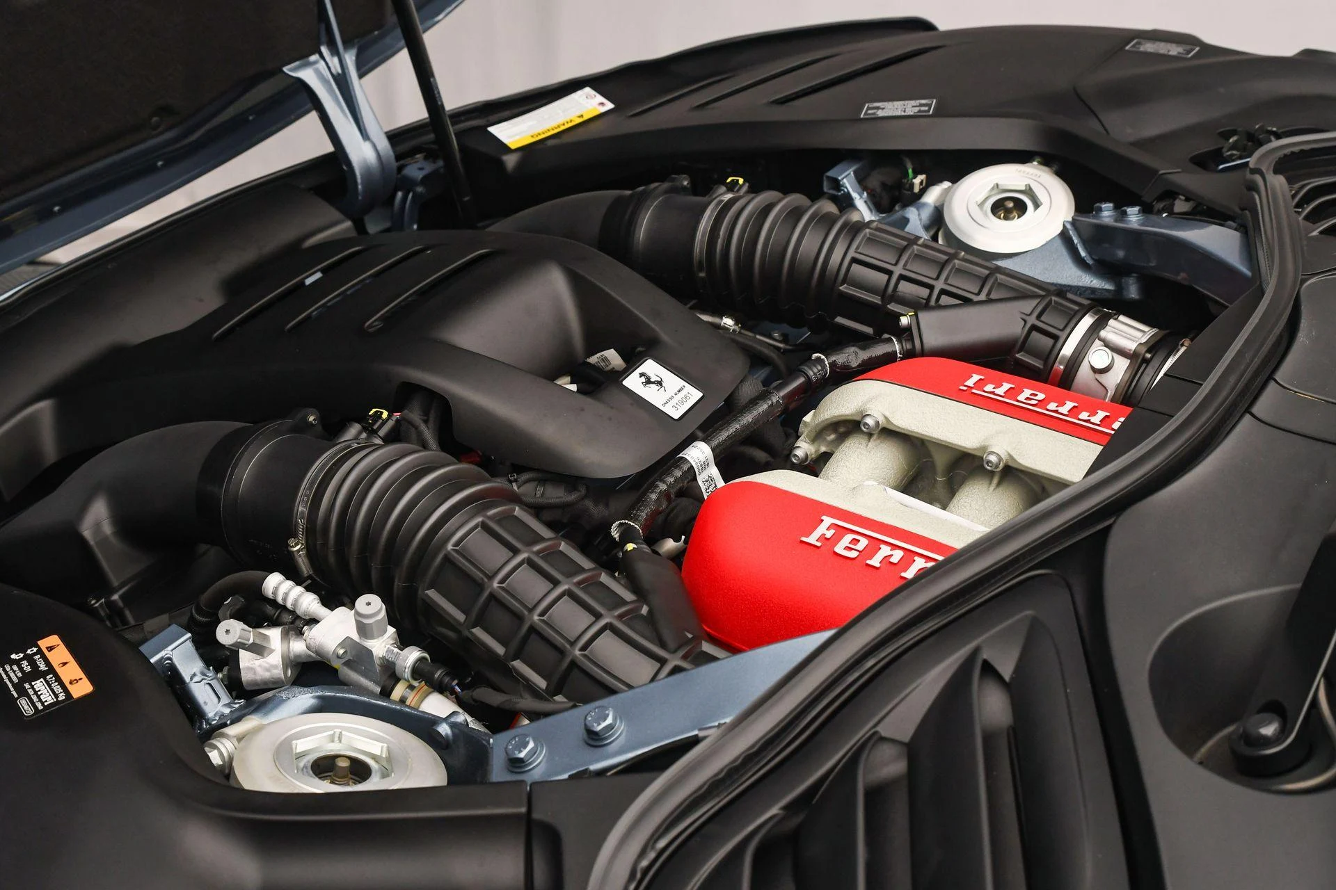 mph031_1807122650_Used_2025_Ferrari_Purosangue_1757454965_11c14c4edf