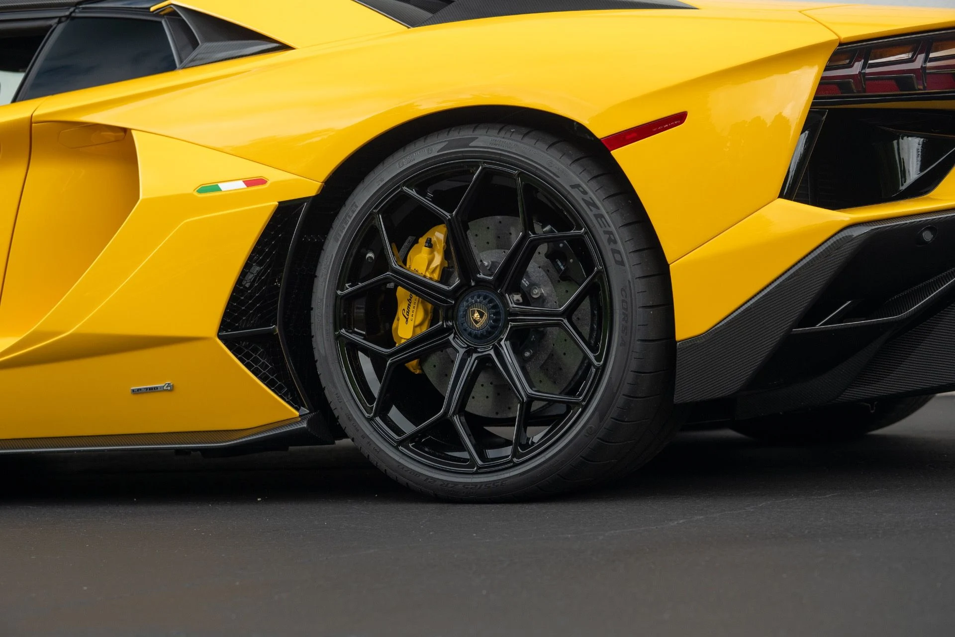 mph031_1807615031_Used_2022_Lamborghini_Aventador_LP_780_4_Ultimae_1757714109_894f42ac74