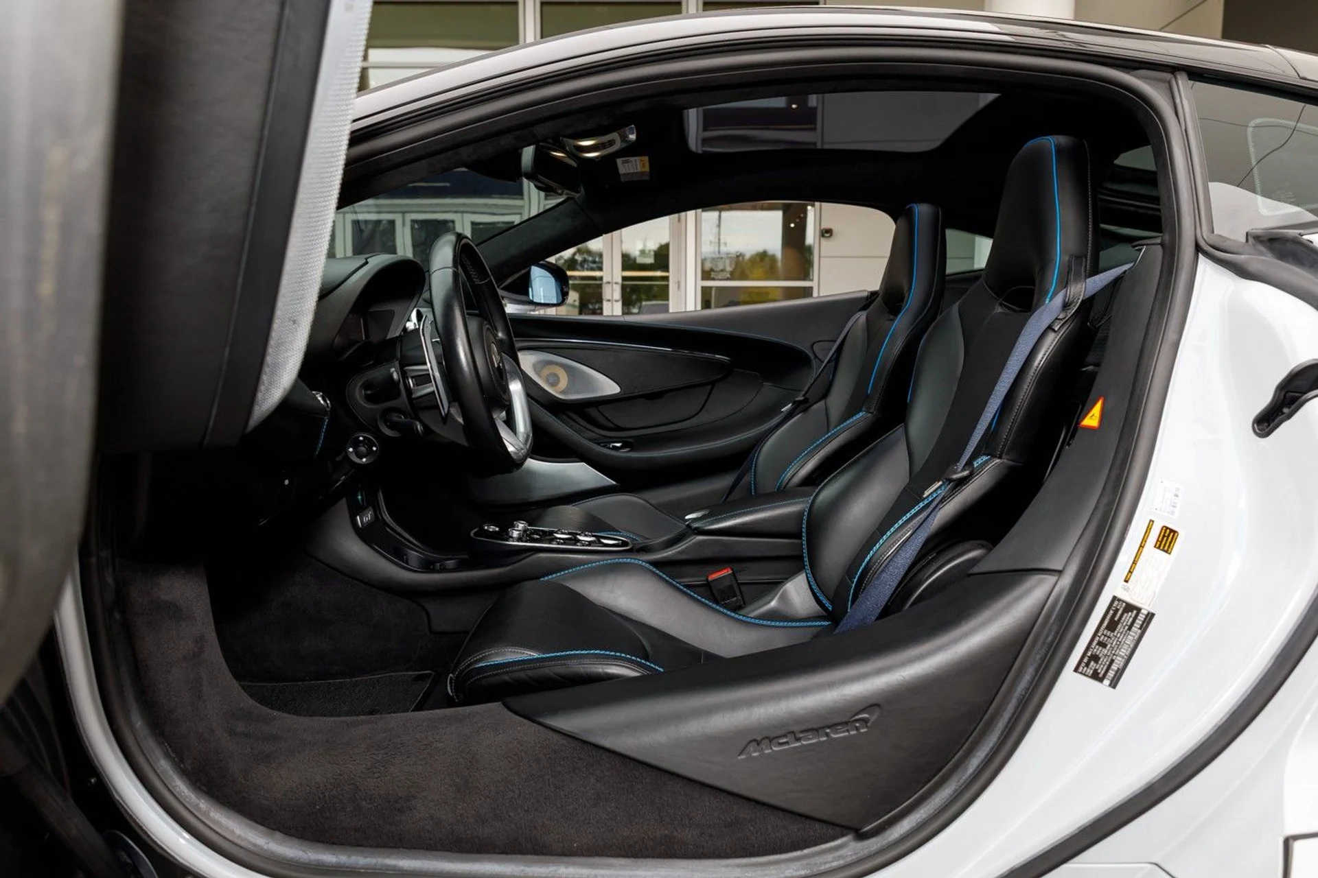 mph031_181024406_642_p32_l_ddea3b7864