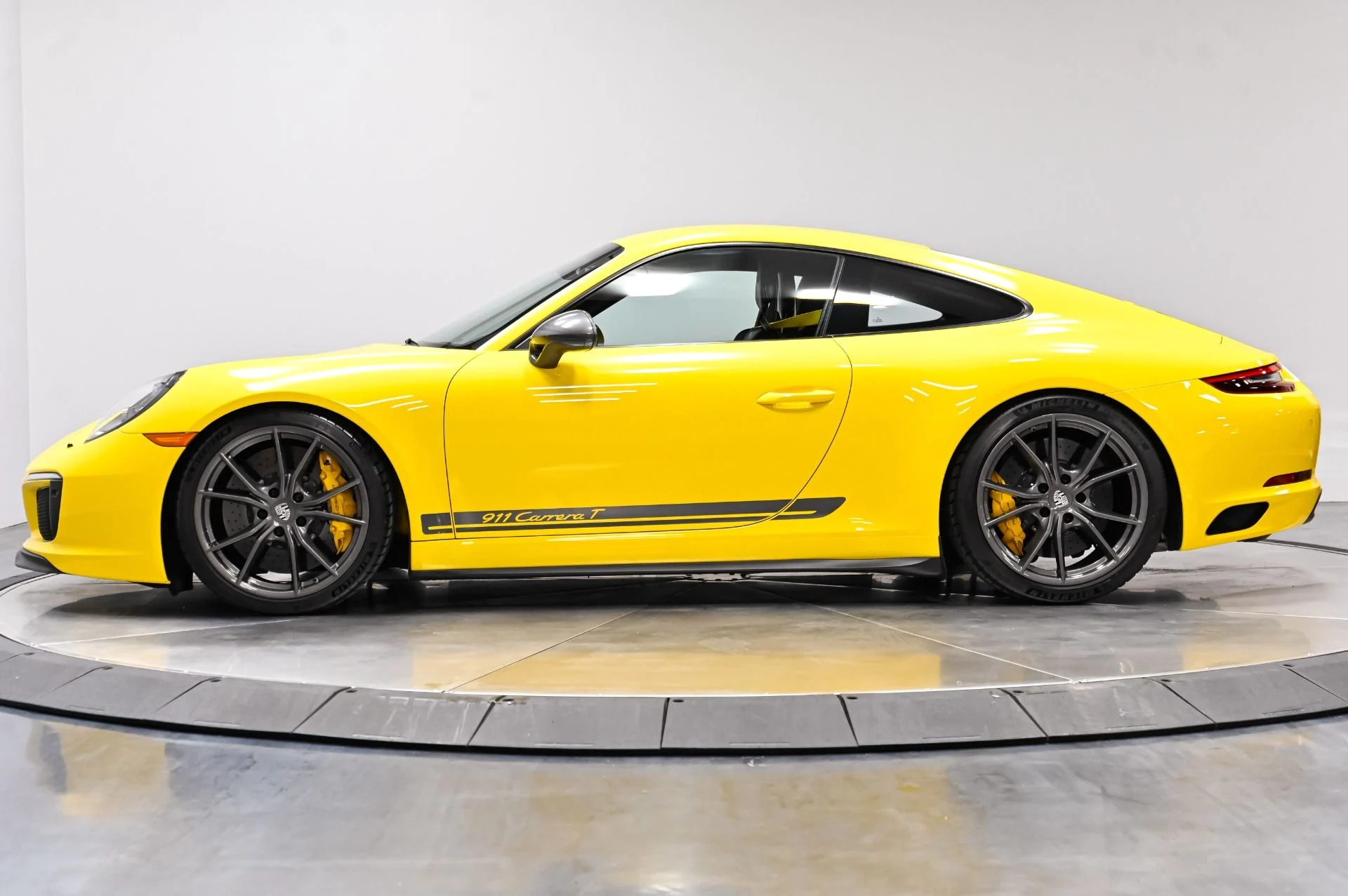 mph031_1820947140_Used_2018_Porsche_911_Carrera_T_1790277713_3f388af0f3