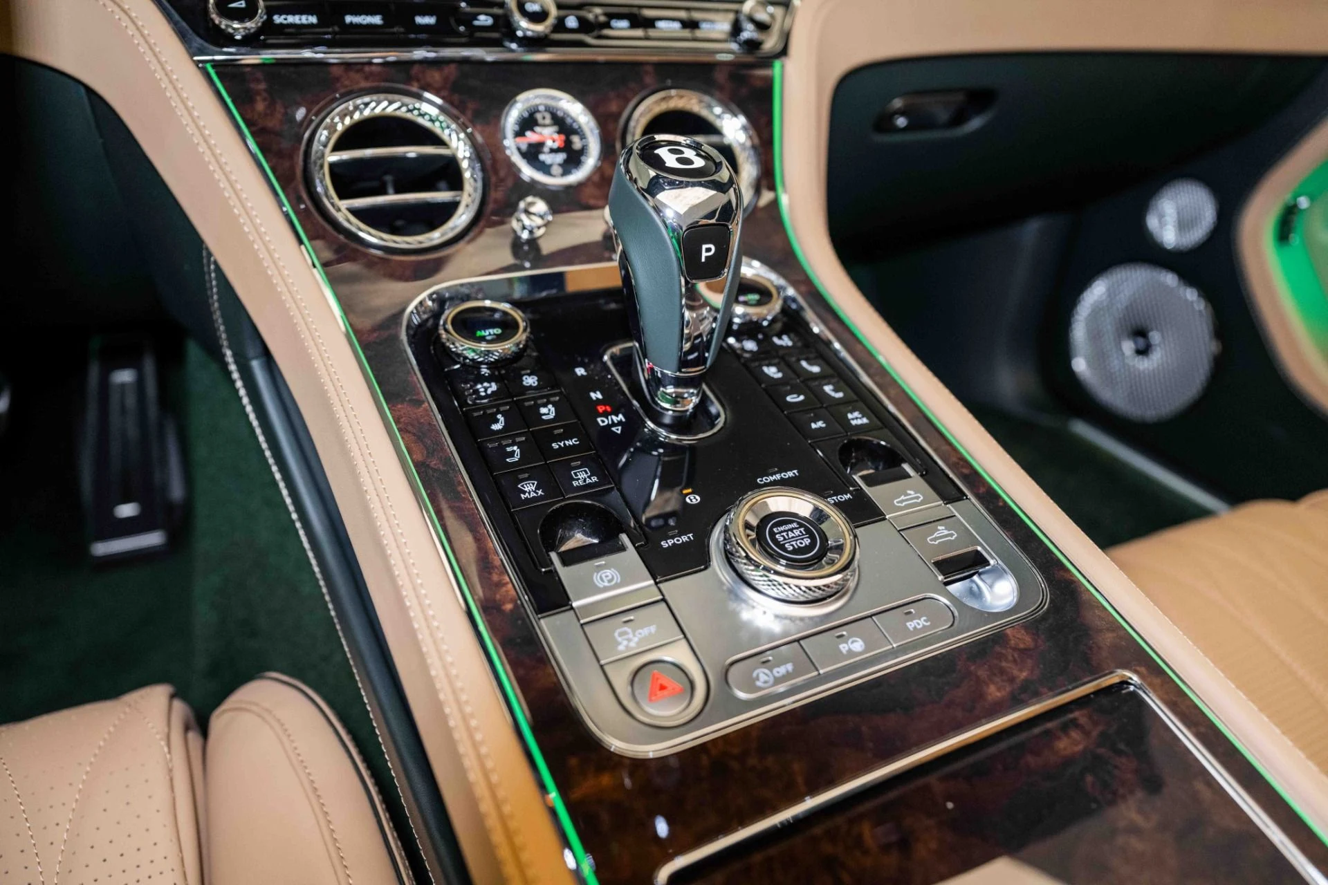 mph031_1834173392_Used_2024_Bentley_CONTINENTAL_GTC_Azure_V8_1705167241_6d1f04d6e3