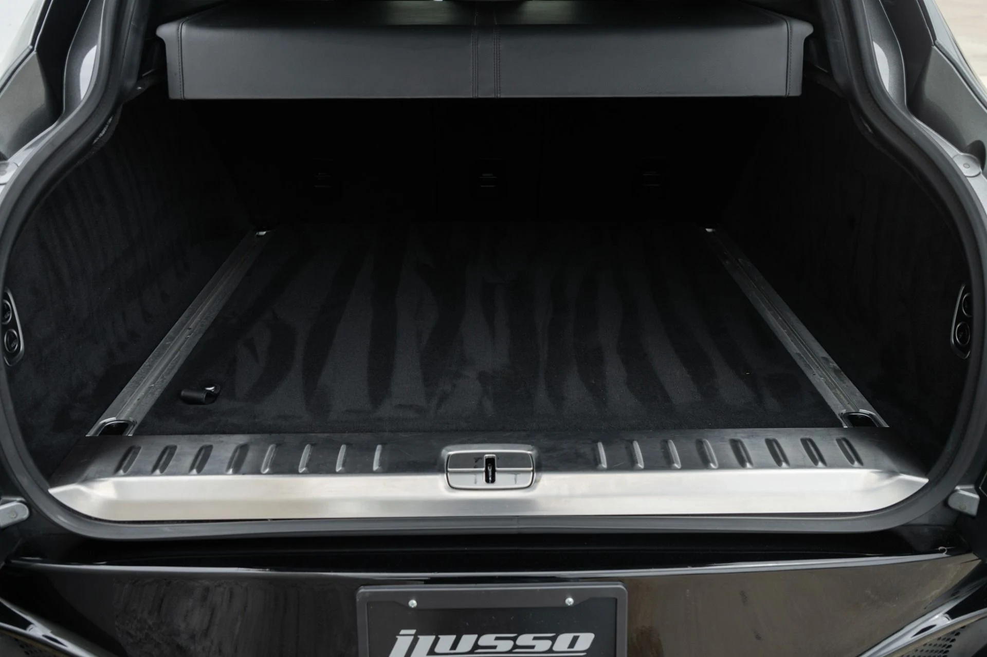 mph031_1837684075_Used_2021_Aston_Martin_DBX_1777485060_13b8a7151d