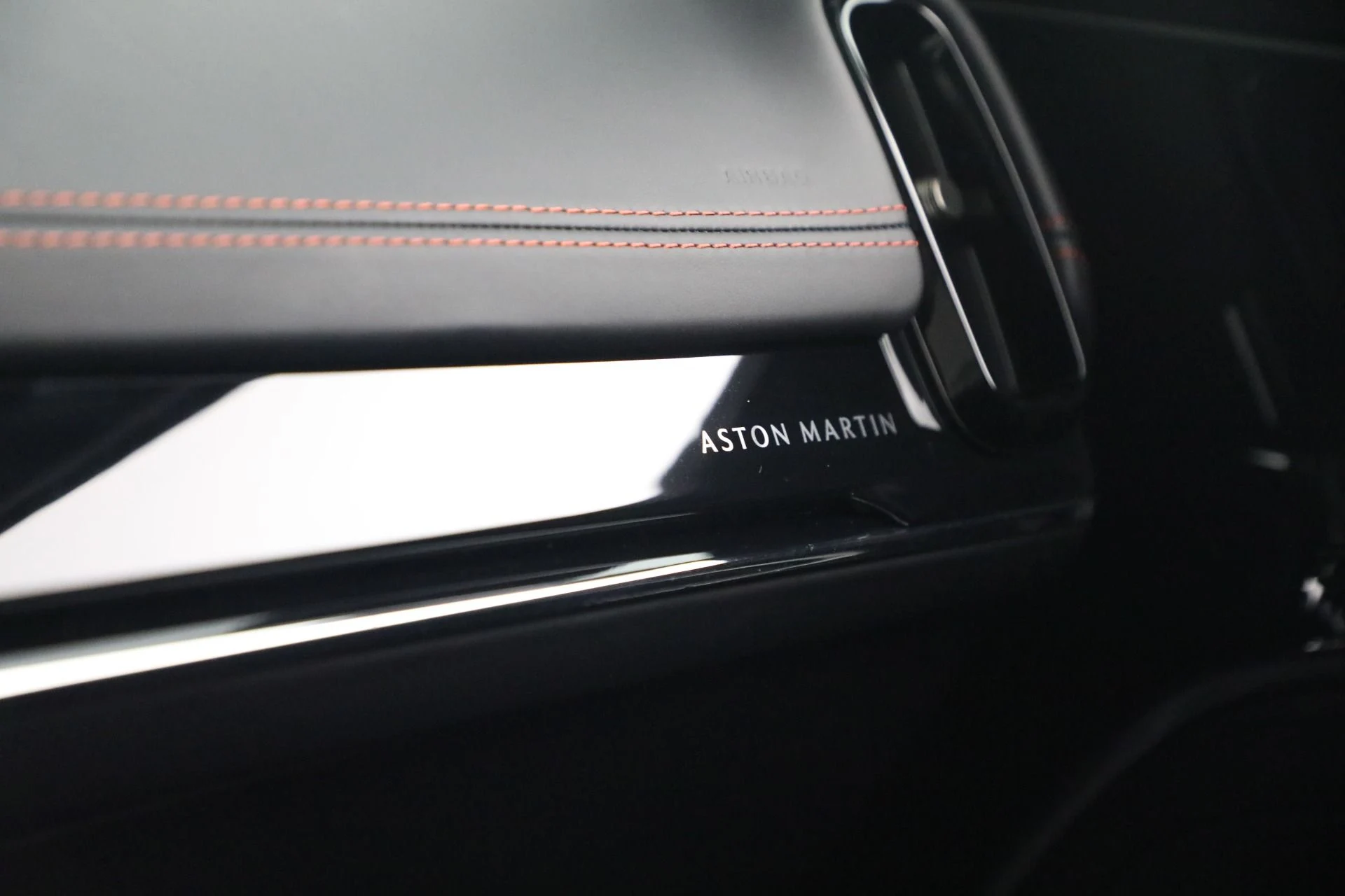 mph031_1849889814_New_2026_Aston_Martin_DBX_S_1775590555_7d1e0fd270