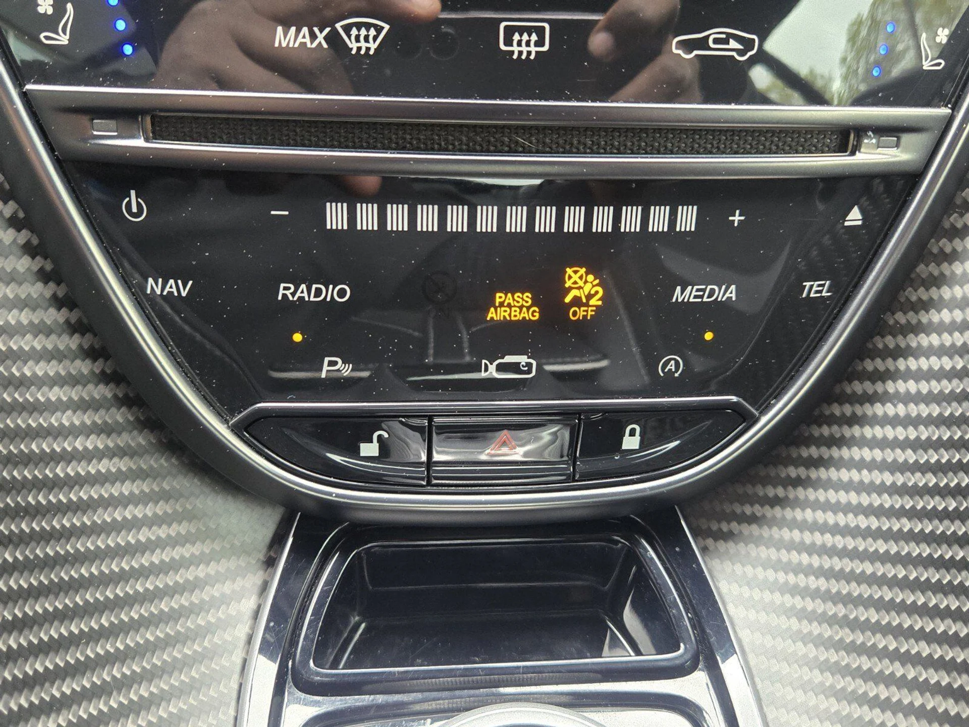 mph031_1853105315_8e27d835ab02b32f3d5e18dcc9f2038ax_d625f9b9f8