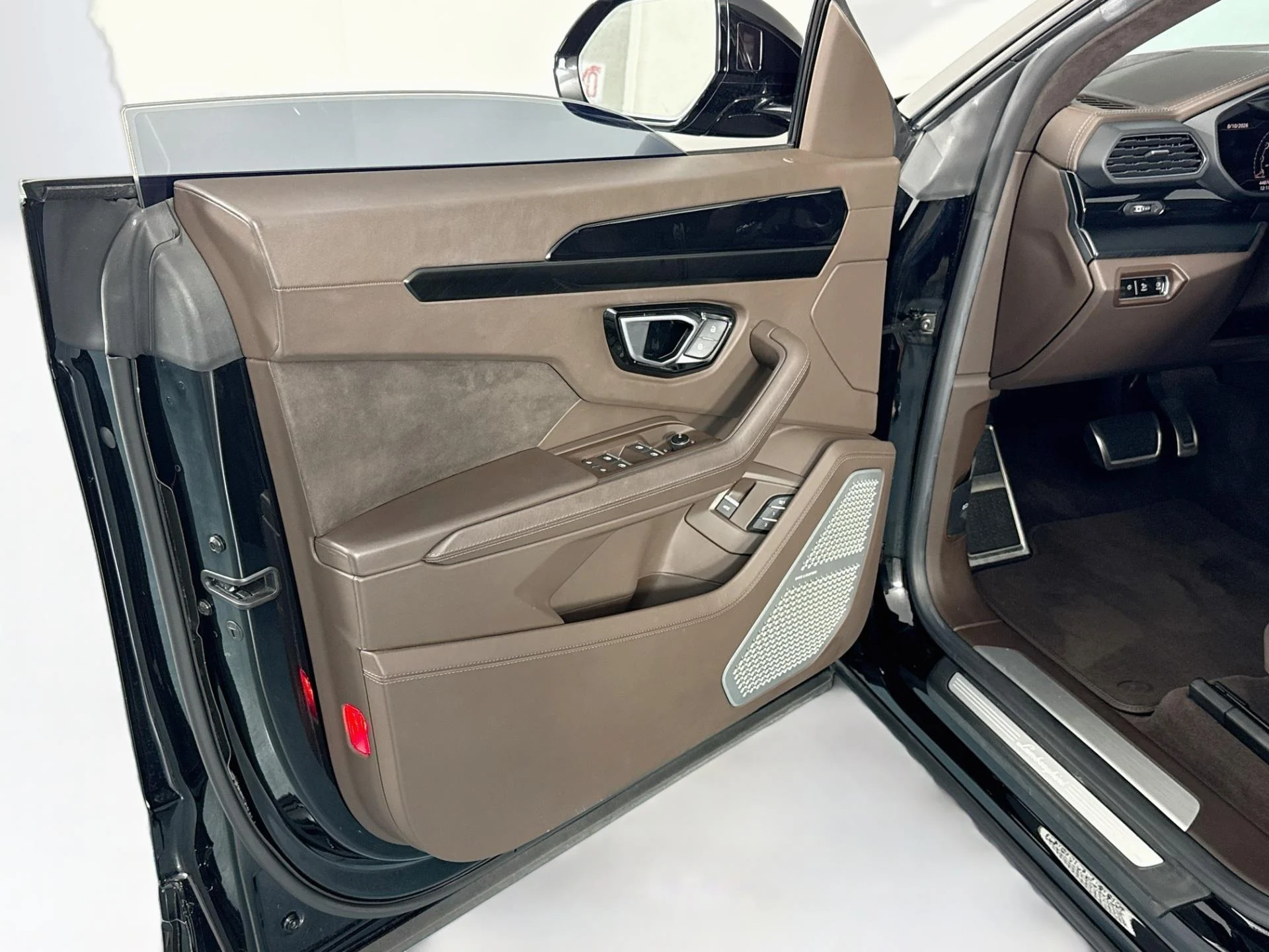 mph031_1857186337_Used_2022_Lamborghini_Urus_1786409423_cb534fd98e
