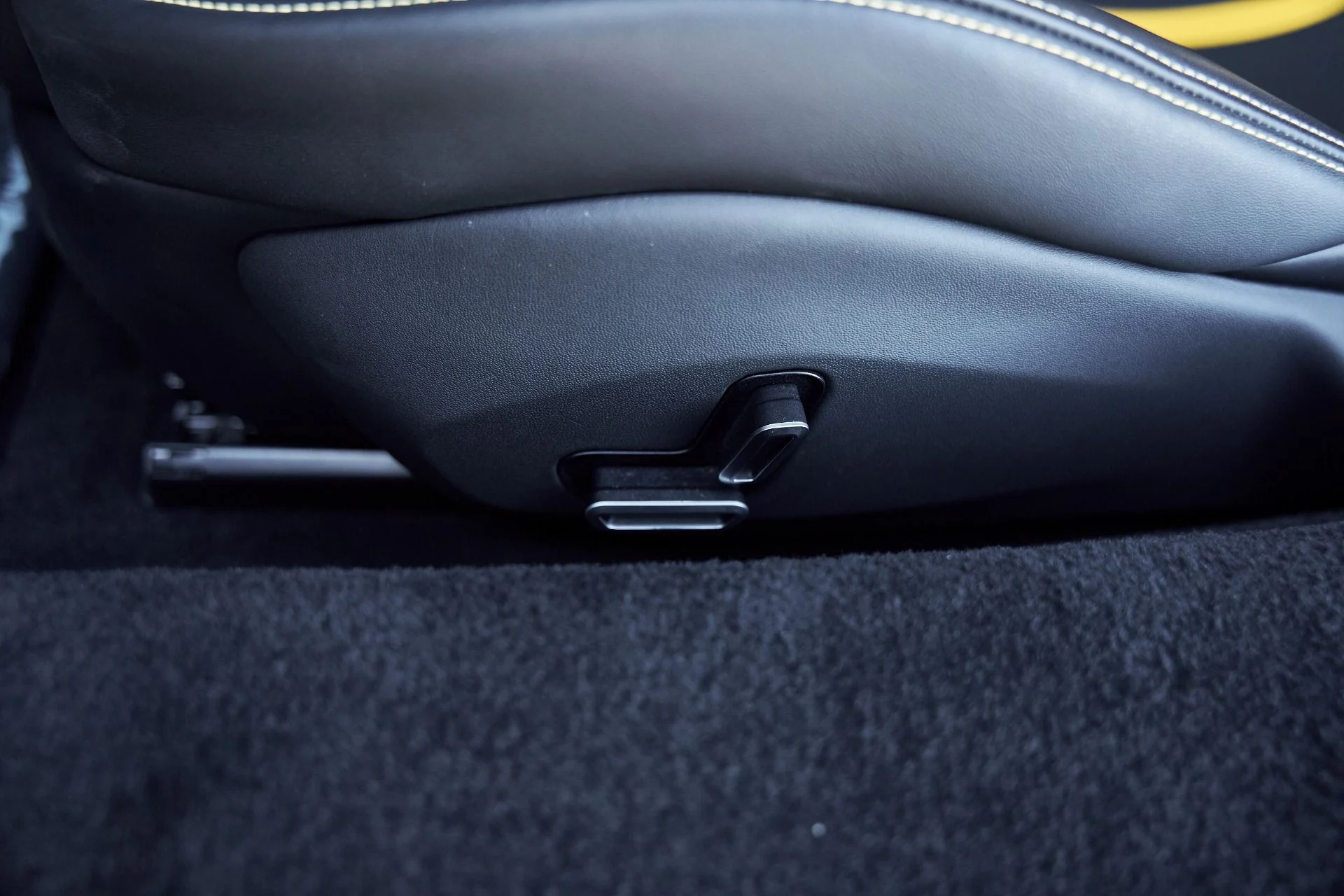 mph031_1861778821_Used_2023_Ferrari_SF_90_Stradale_1769909117_02d43c4e88