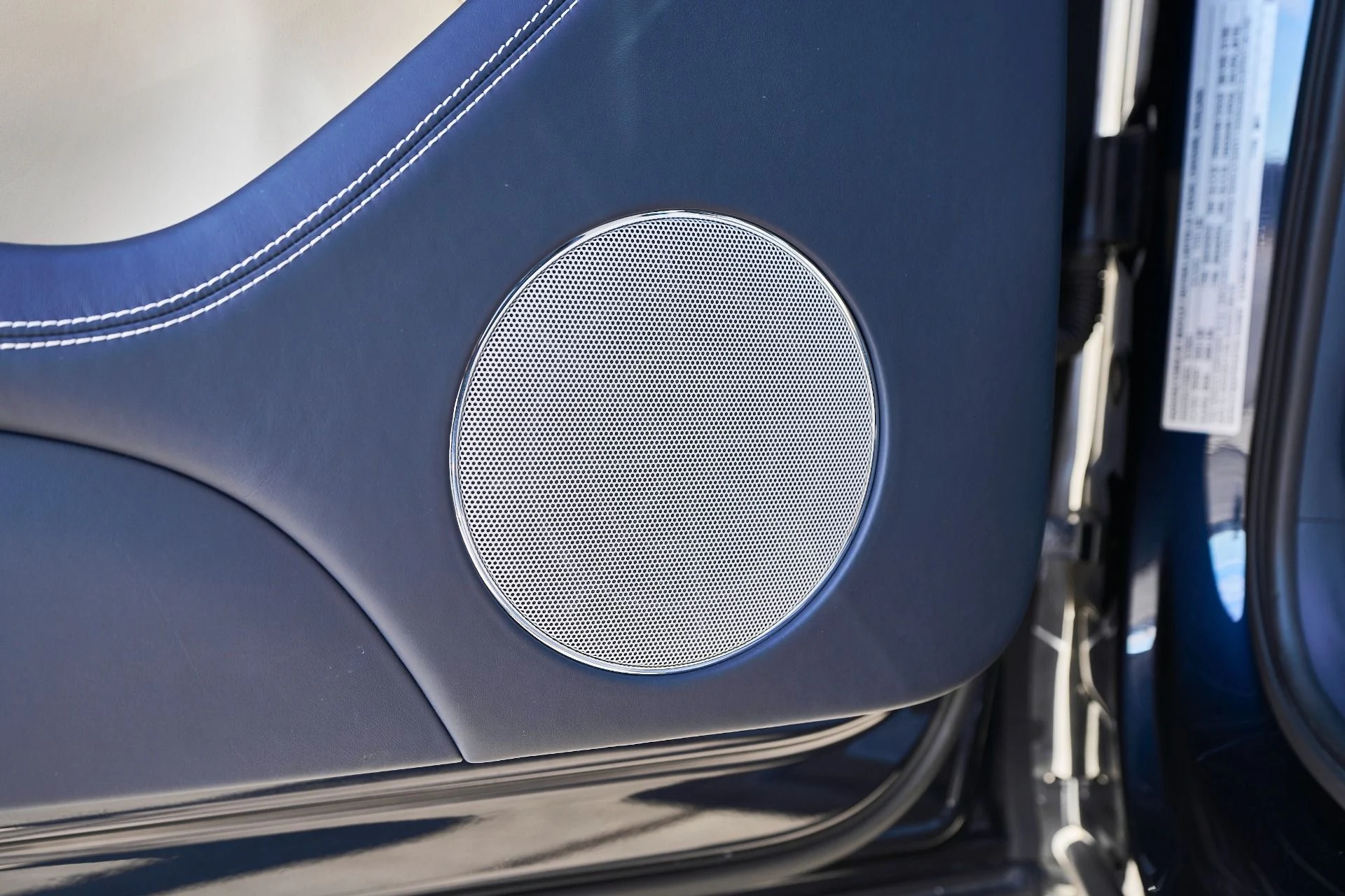 mph031_1872038663_Used_2021_Bentley_Bentayga_V8_1764209007_1f82cfe2ff