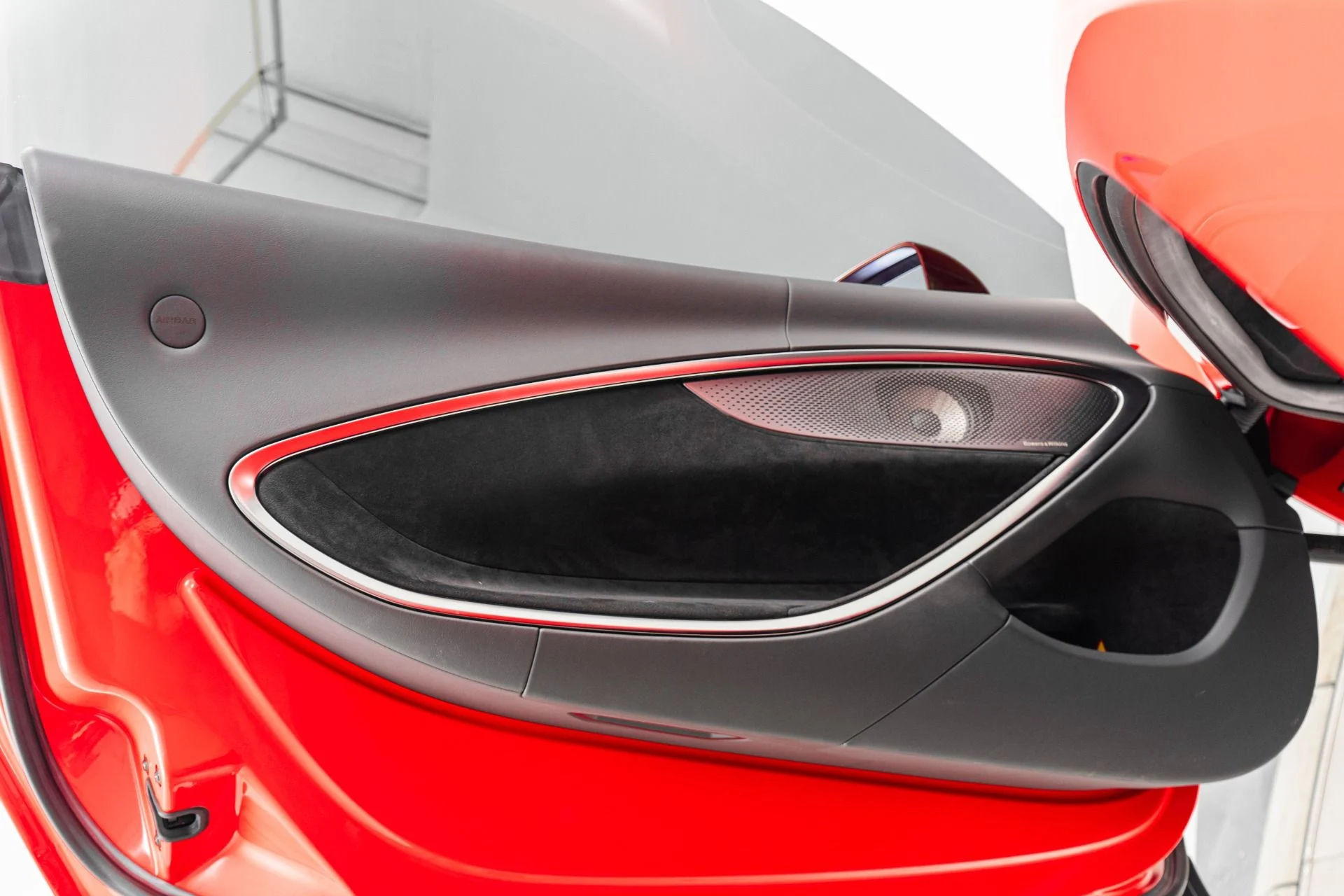 mph031_1877479795_Used_2023_Mc_Laren_Artura_1776720218_4a095ddbe2