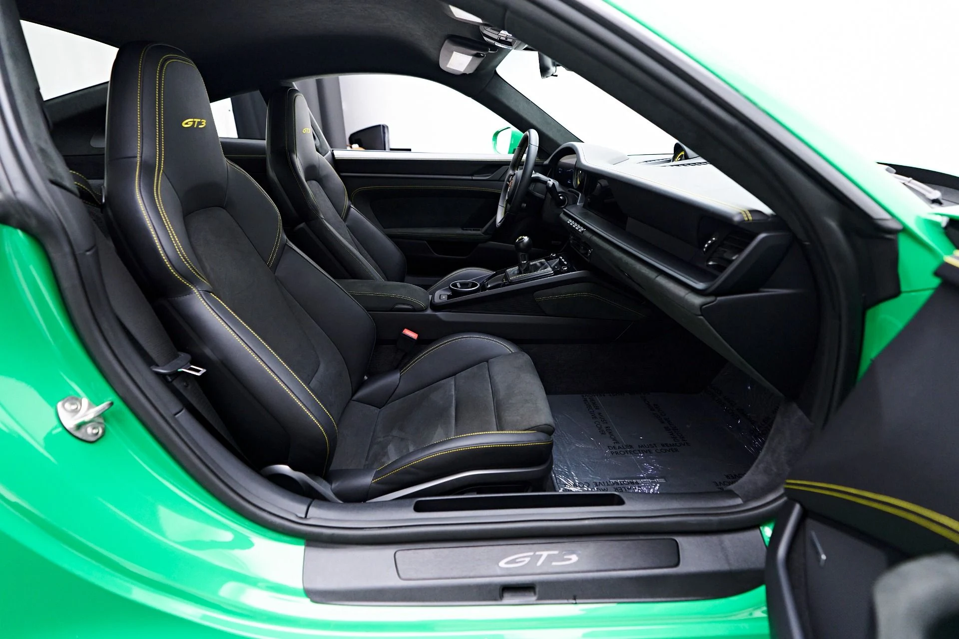 mph031_1878030614_Used_2022_Porsche_911_GT_3_1763574748_4d1766320a