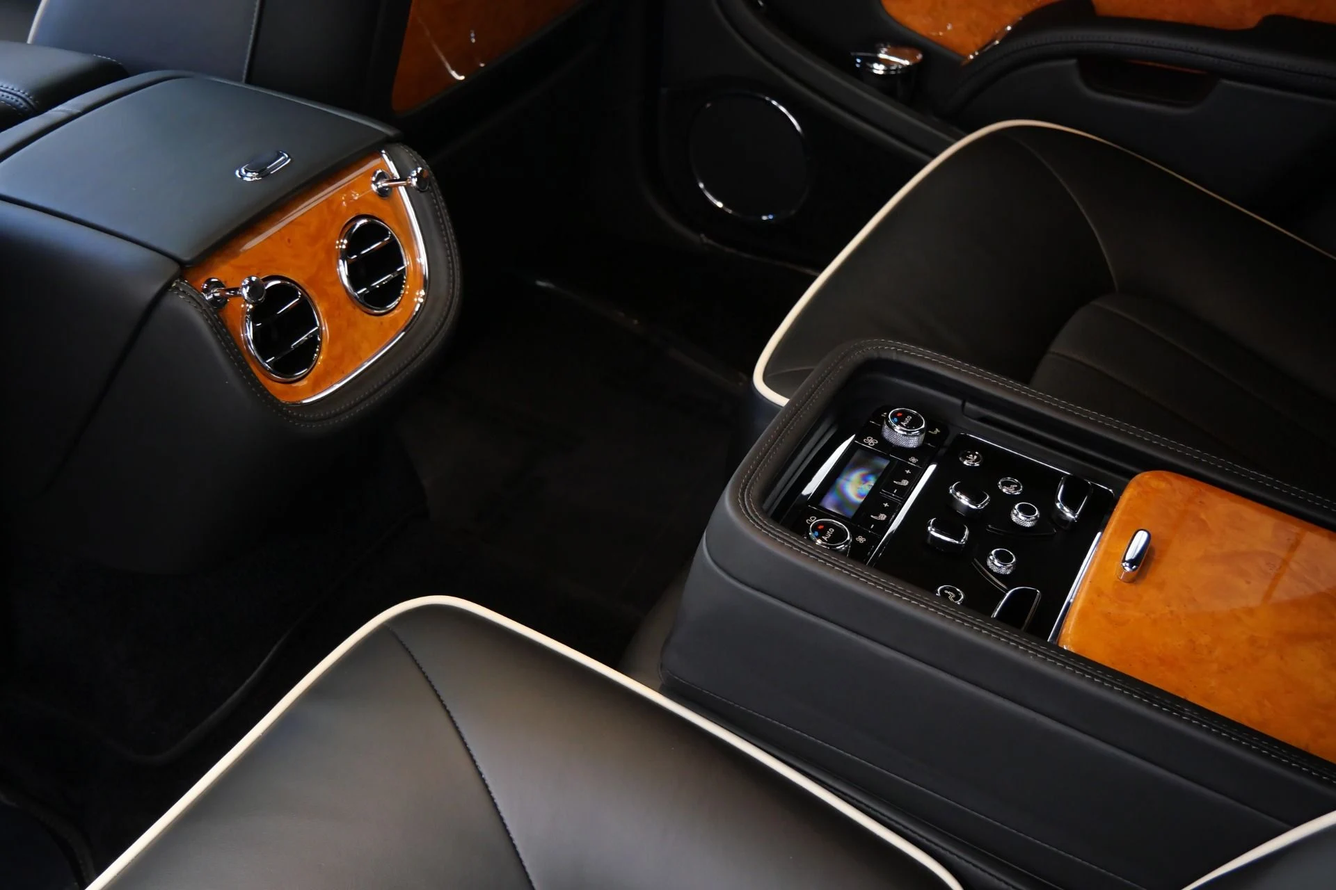 mph031_1886150366_Used_2013_Bentley_Mulsanne_Premier_Specification_Heated_and_Ventilated_Seats_1783449145_74bcd0c4e7