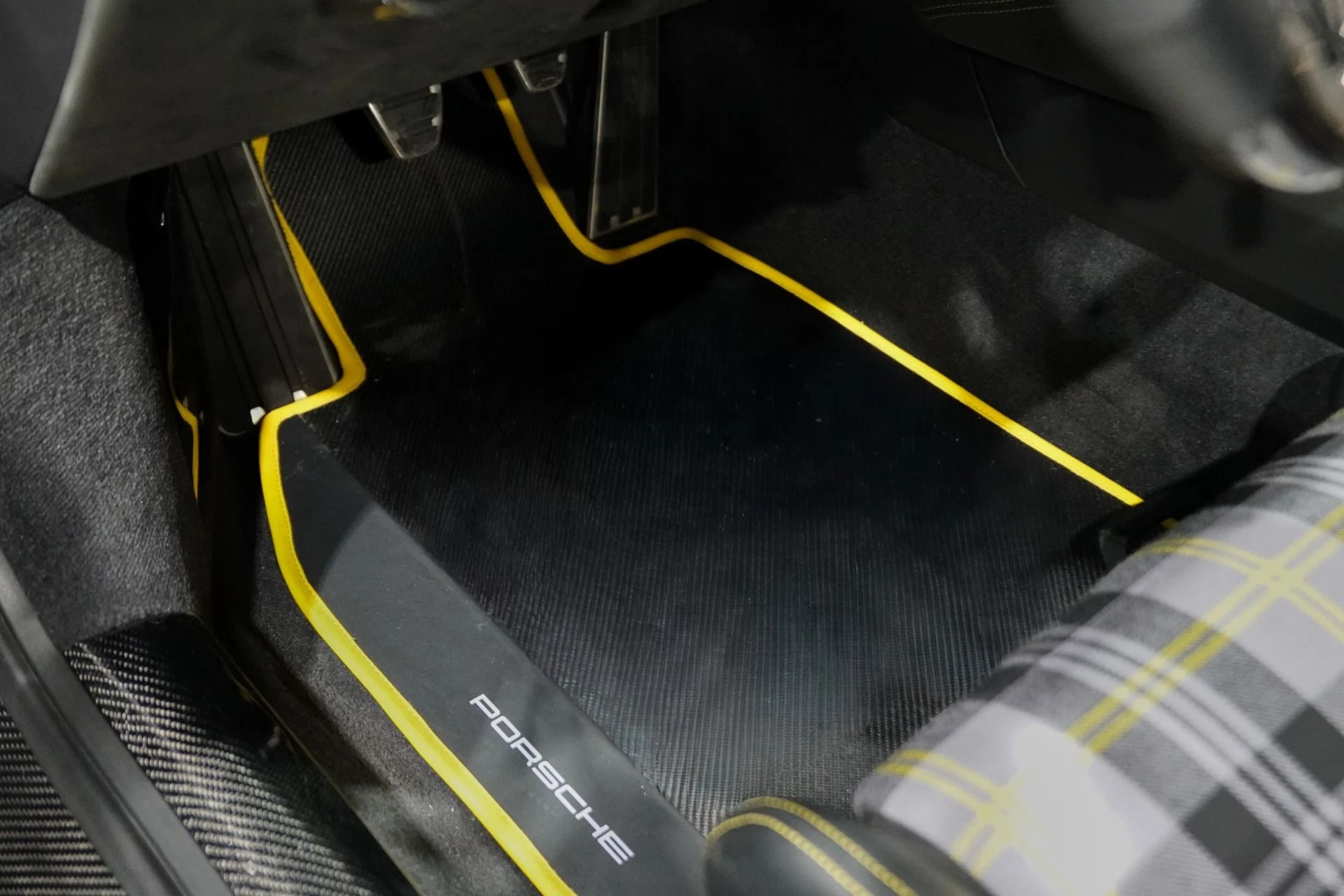 mph031_1890768957_Used_2022_Porsche_911_GT_3_1766780444_7c48d891ec