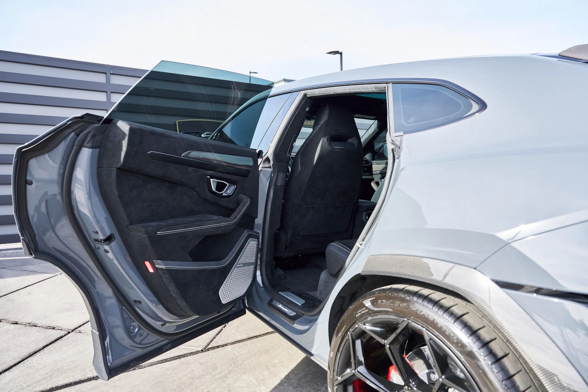 mph031_1892403106_Used_2024_Lamborghini_Urus_Performante_1766457670_215f4e749d