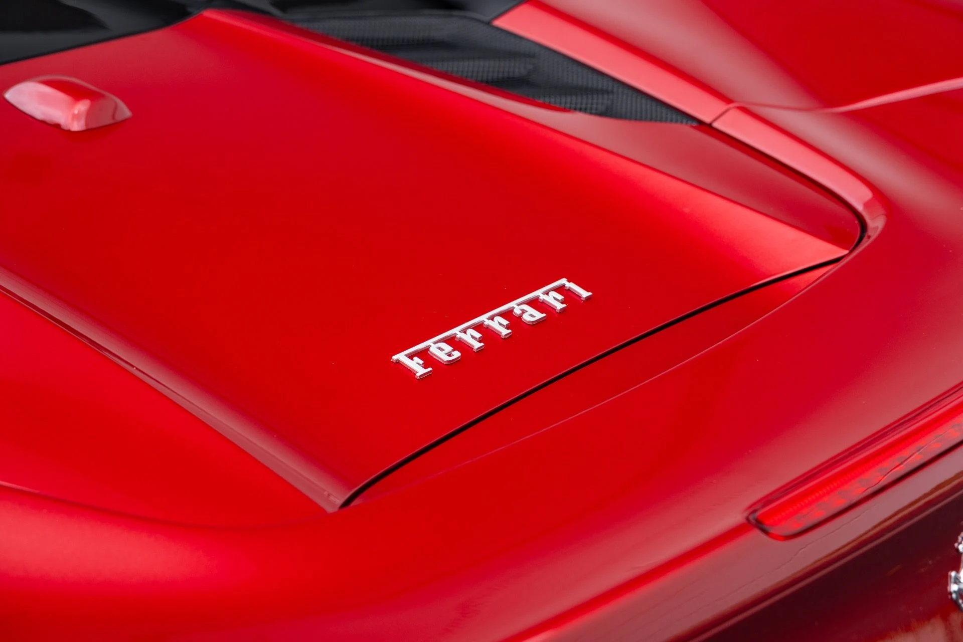 mph031_1895012652_Used_2019_Ferrari_488_Spider_1775191642_566d1fae35