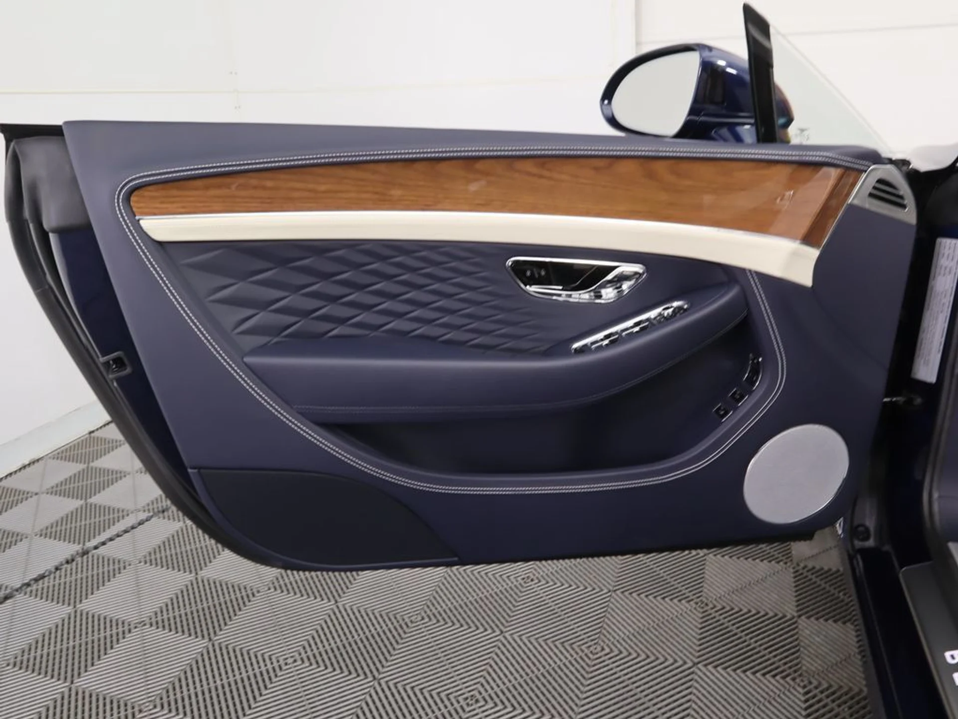 mph031_1895204730_new_2026_bentley_continental_gtc_8119_22981514_32_1024_f71f3b9f5f