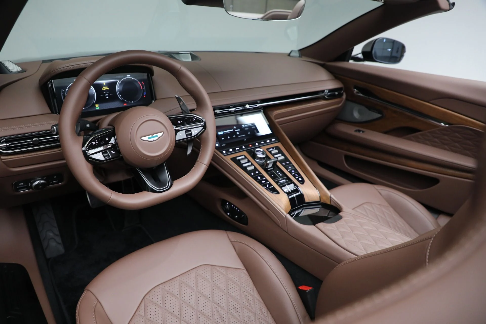 mph031_1898450390_New_2026_Aston_Martin_DB_12_Volante_467f67fe03
