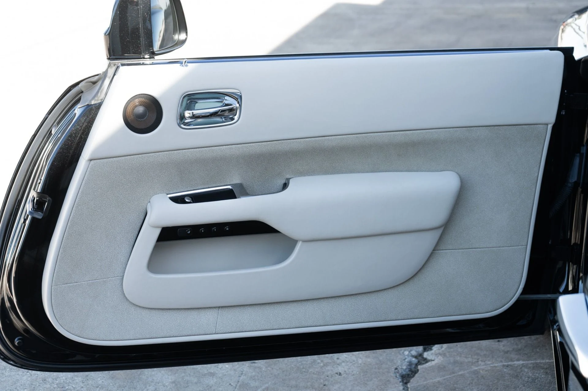 mph031_1906618388_Used_2014_Rolls_Royce_Wraith_1761760080_6d27b10a74