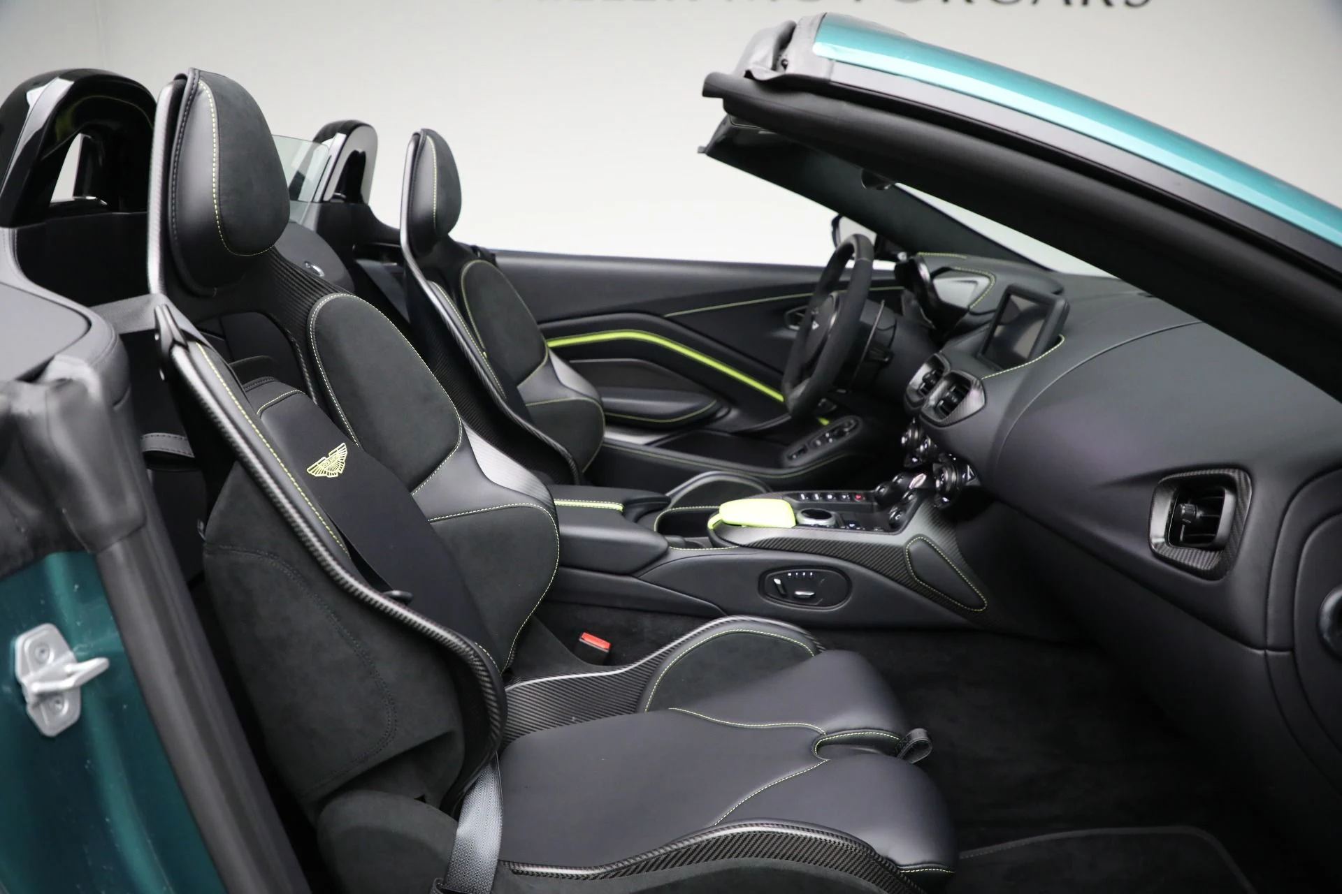 mph031_1911413751_Used_2023_Aston_Martin_Vantage_V12_bb953d3bbf