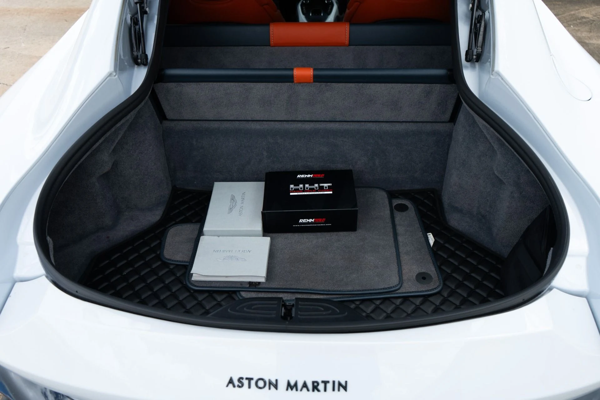 mph031_1911758874_Used_2019_Aston_Martin_Vantage_1777043754_57bb19b9dc