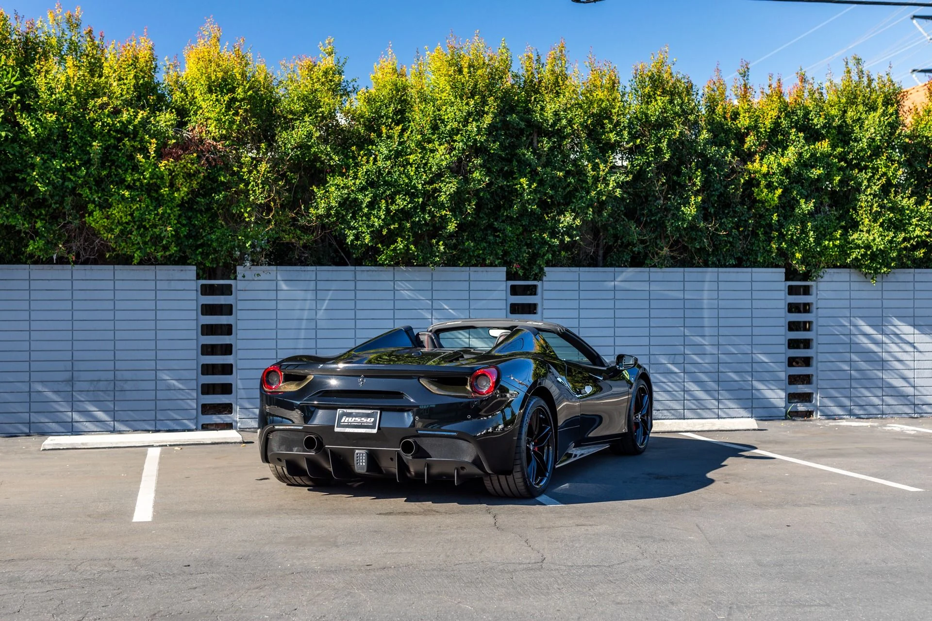 mph031_192707513_Used_2018_Ferrari_488_Spider_1701972857_d51cf96c82