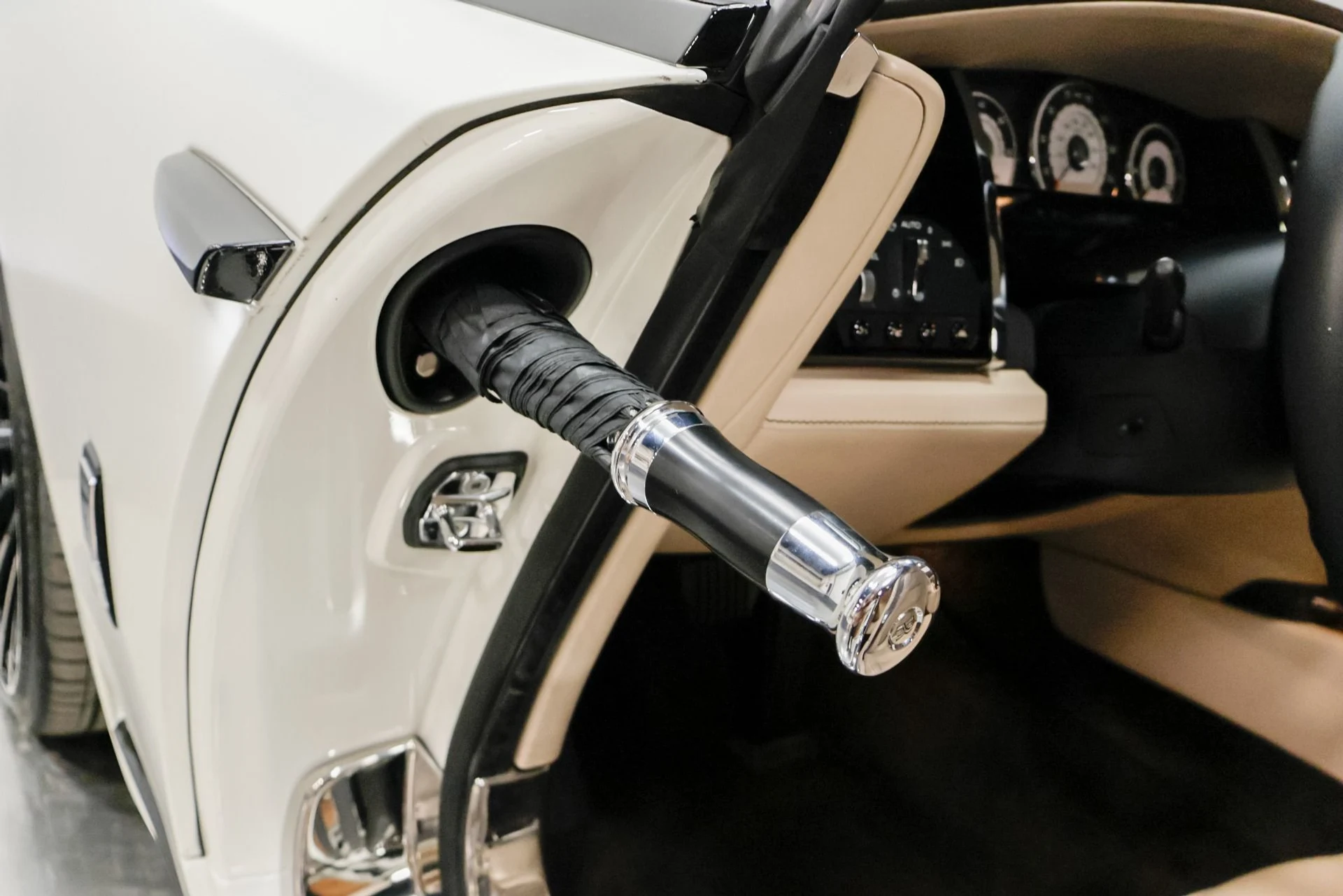 mph031_1927085165_Used_2014_Rolls_Royce_Wraith_1761229895_dee9ff1d0e