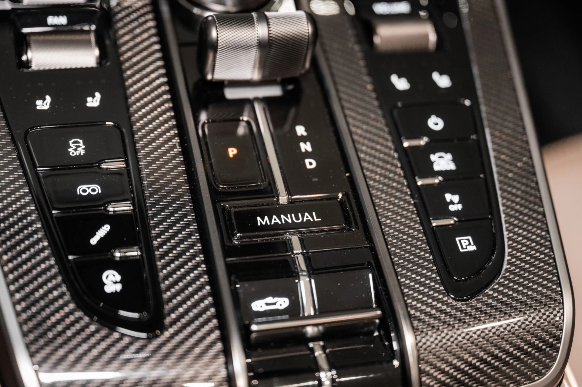 mph031_192726246_New_2026_Aston_Martin_Vanquish_Volante_1783526001_8cc0b80f3e