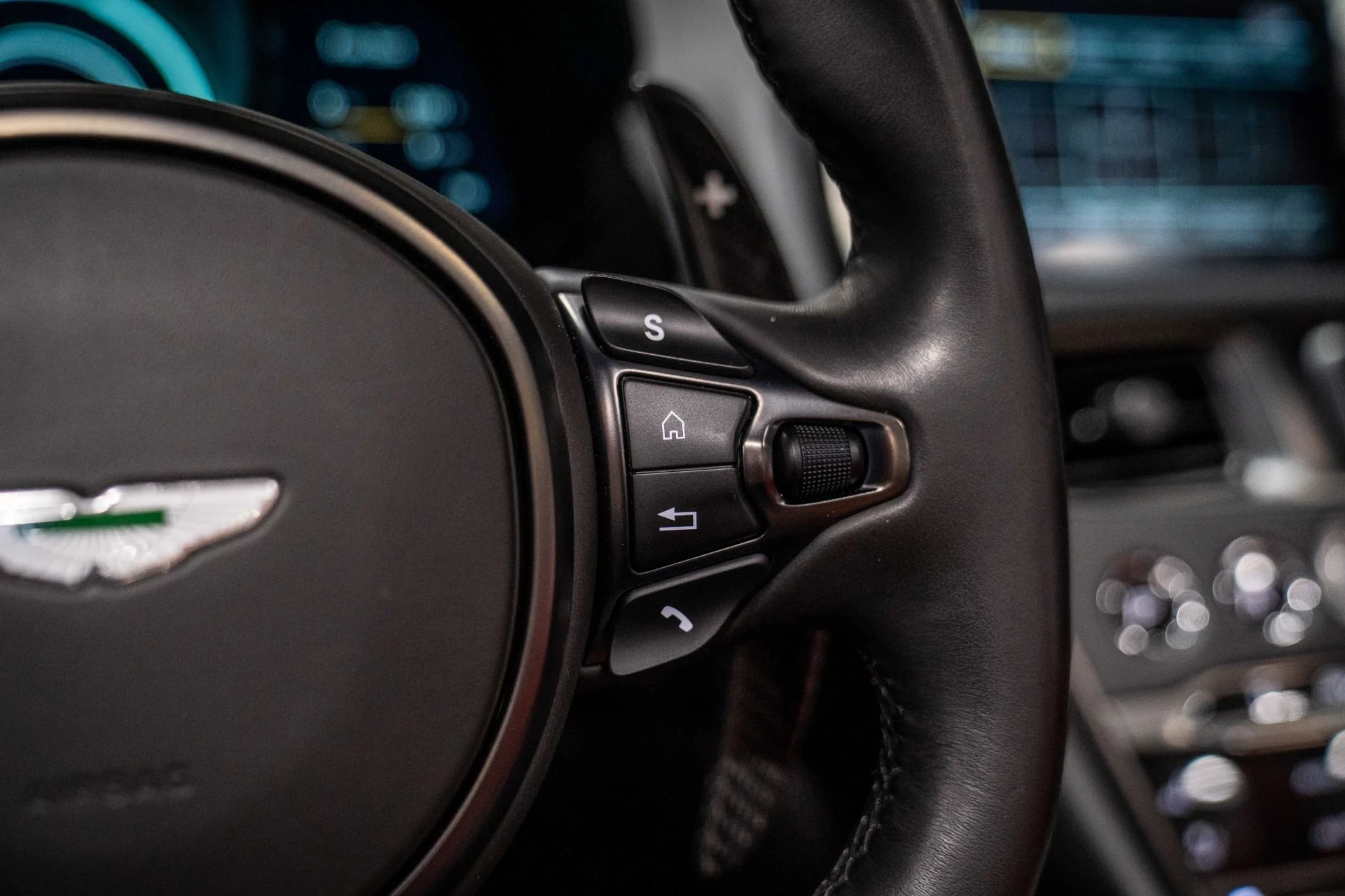 mph031_1928006474_Used_2020_Aston_Martin_DBS_Superleggera_1767994739_7ab5431577