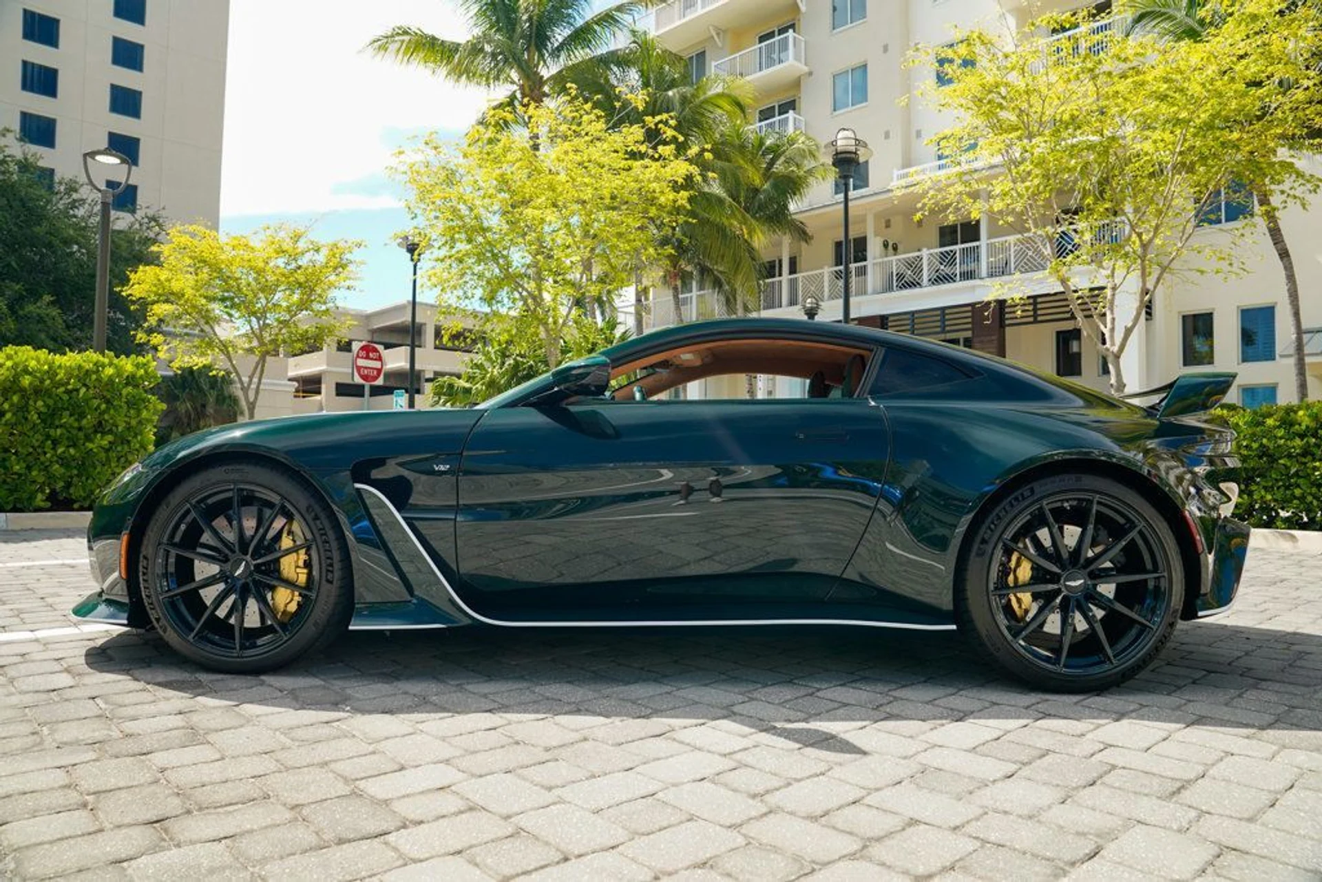 mph031_1931054115_used_2023_aston_martin_vantage_v12coupe_14354_22896697_32_1024_340d93dbcc