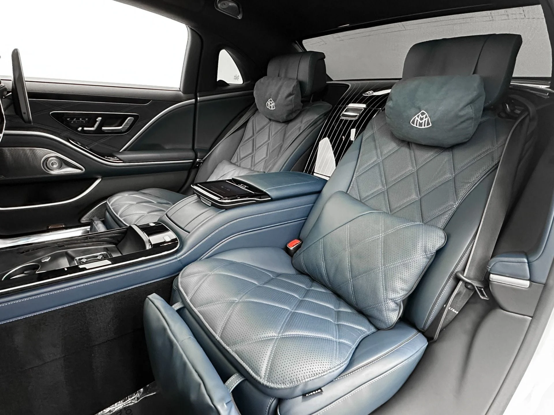 mph031_1932049648_Used_2024_Mercedes_Benz_Mercedes_Maybach_S_680_4_MATIC_AMG_V12_Factory_Two_Tone_Executive_Rear_Seats_1772055459_53cc453a03