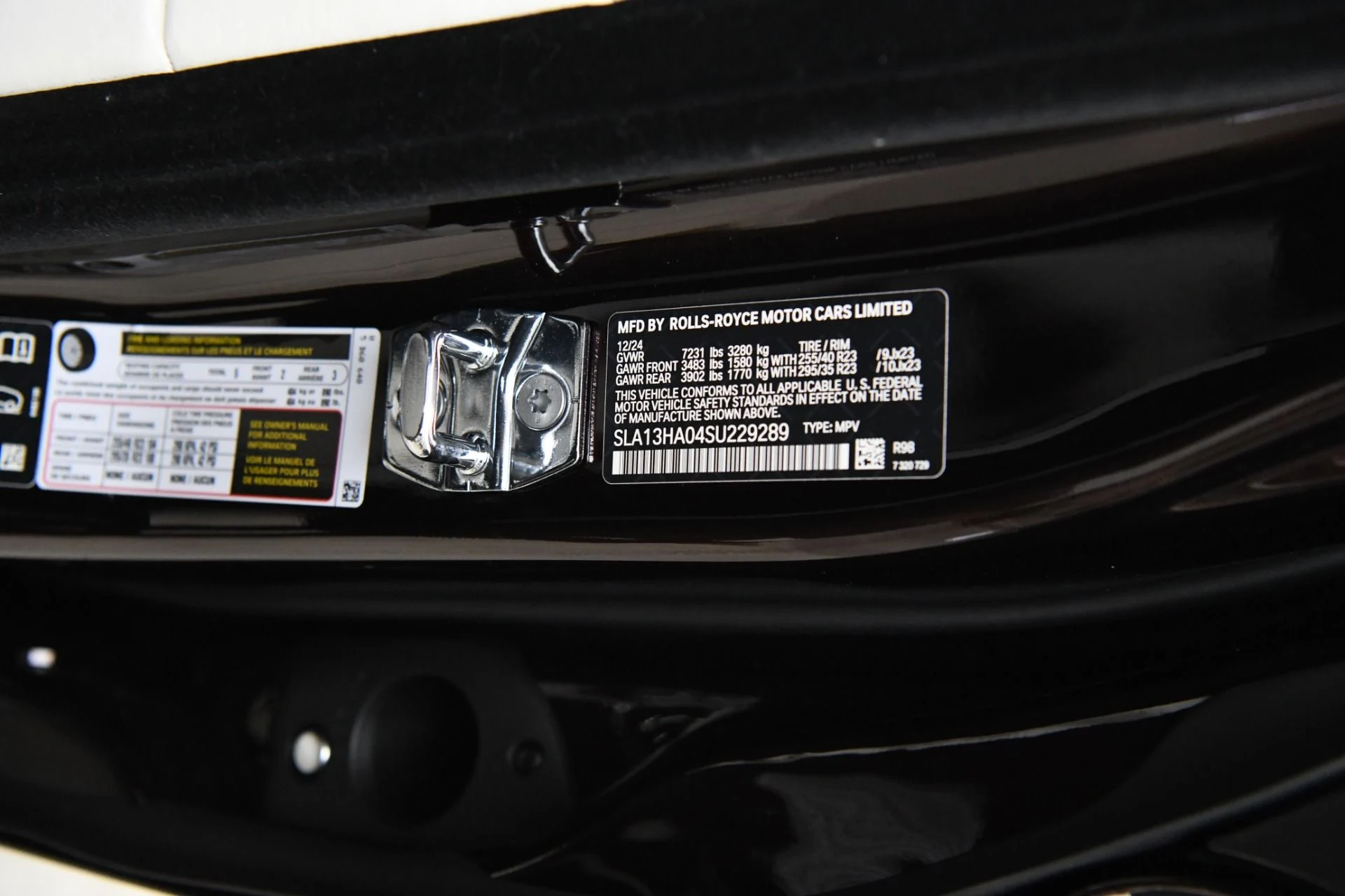 mph031_1940652843_11740_p33_l_f876d8d292