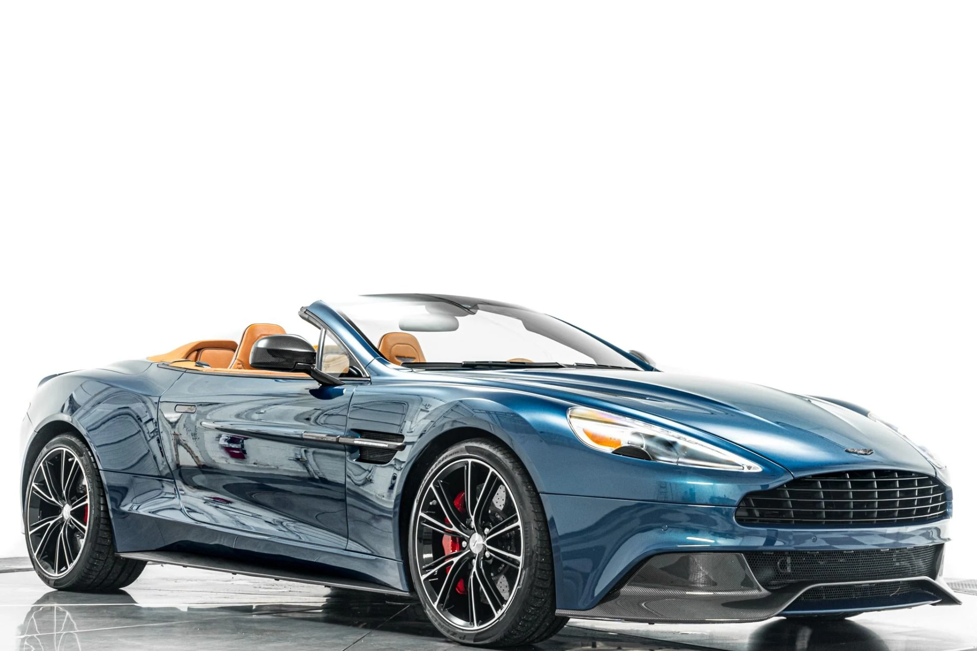 mph031_1944531970_Used_2016_Aston_Martin_Vanquish_Volante_Low_Miles_Amazing_Color_Combination_1785262307_383e45bf04