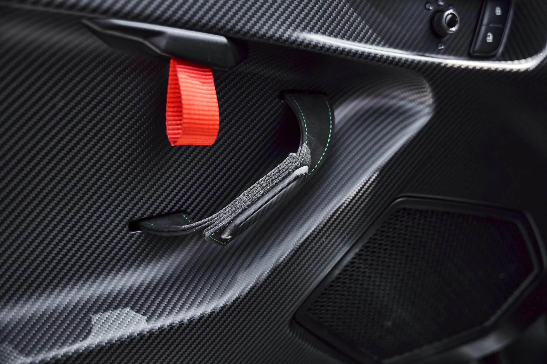 mph031_1950709483_Used_2024_Lamborghini_Huracan_Sterrato_Base_1774300103_3d57626c82