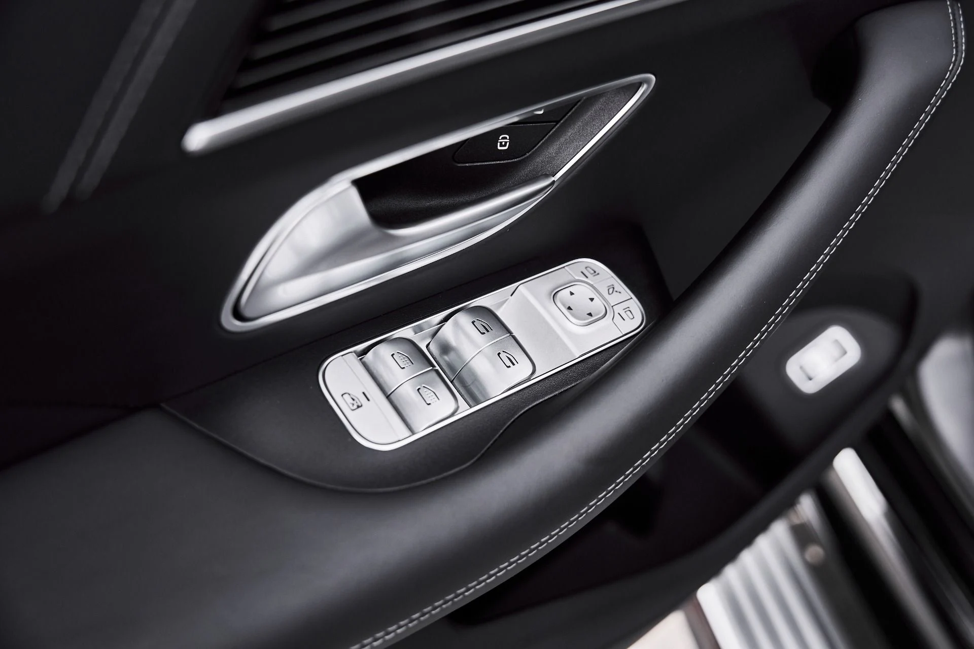 mph031_1953834315_Used_2024_Mercedes_Benz_GLS_Maybach_GLS_600_1776550597_f85df277fe