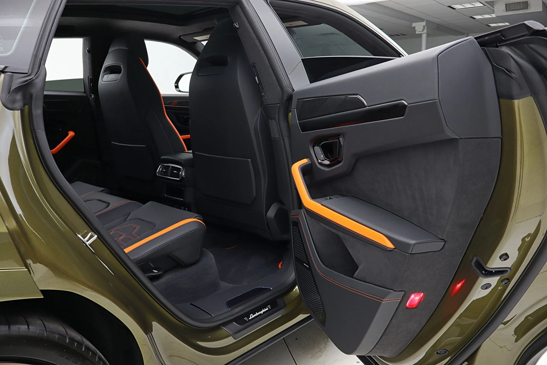 mph031_195508664_Used_2026_Lamborghini_Urus_SE_0bbdbc0a04