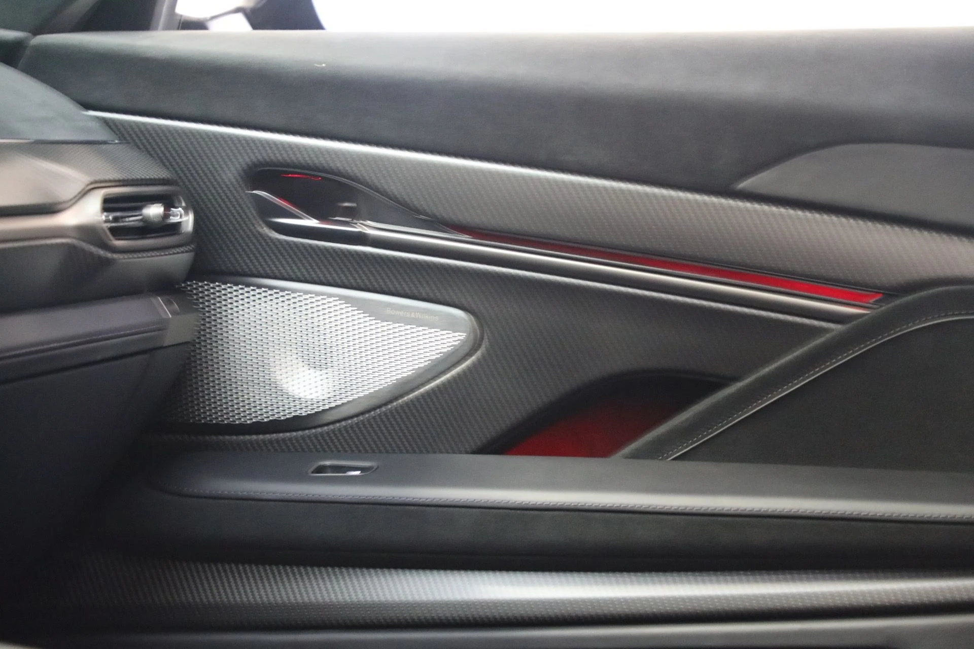 mph031_1966050320_Used_2025_Aston_Martin_Vanquish_6b5a82135d