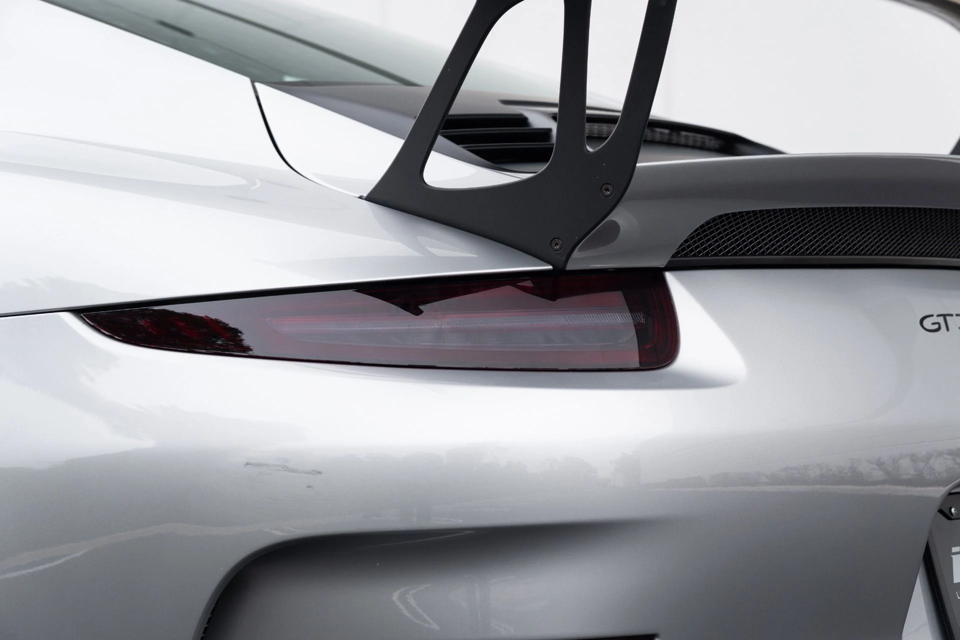 mph031_1972939356_Used_2016_Porsche_911_GT_3_RS_1773808378_4ed0c8d842