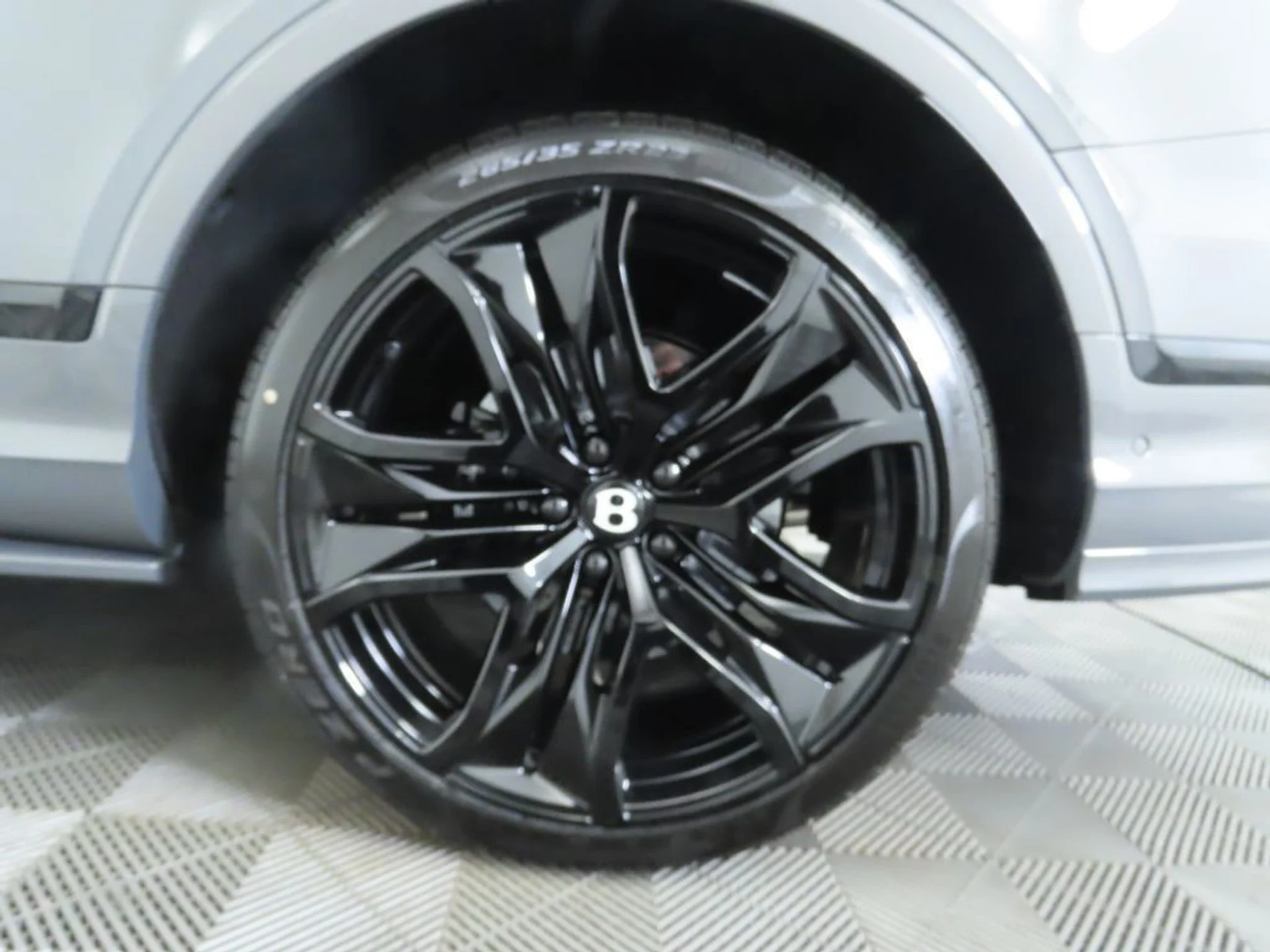 mph031_1979035403_new_2026_bentley_bentayga_8119_22950936_32_1024_c0d683cc0b