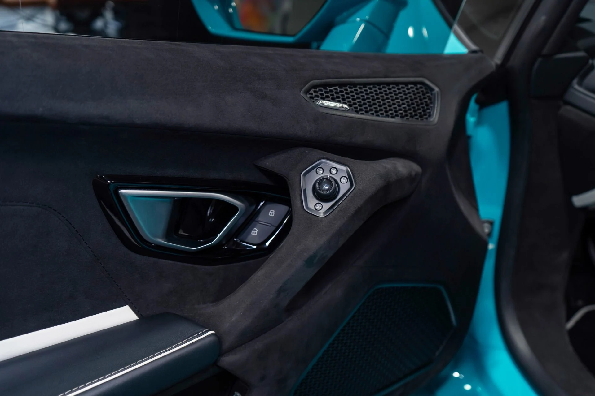 mph031_1979485130_Used_2023_Lamborghini_Huracan_Tecnica_Ad_Personam_Blu_Glauco_1770773023_0aa4d5190d