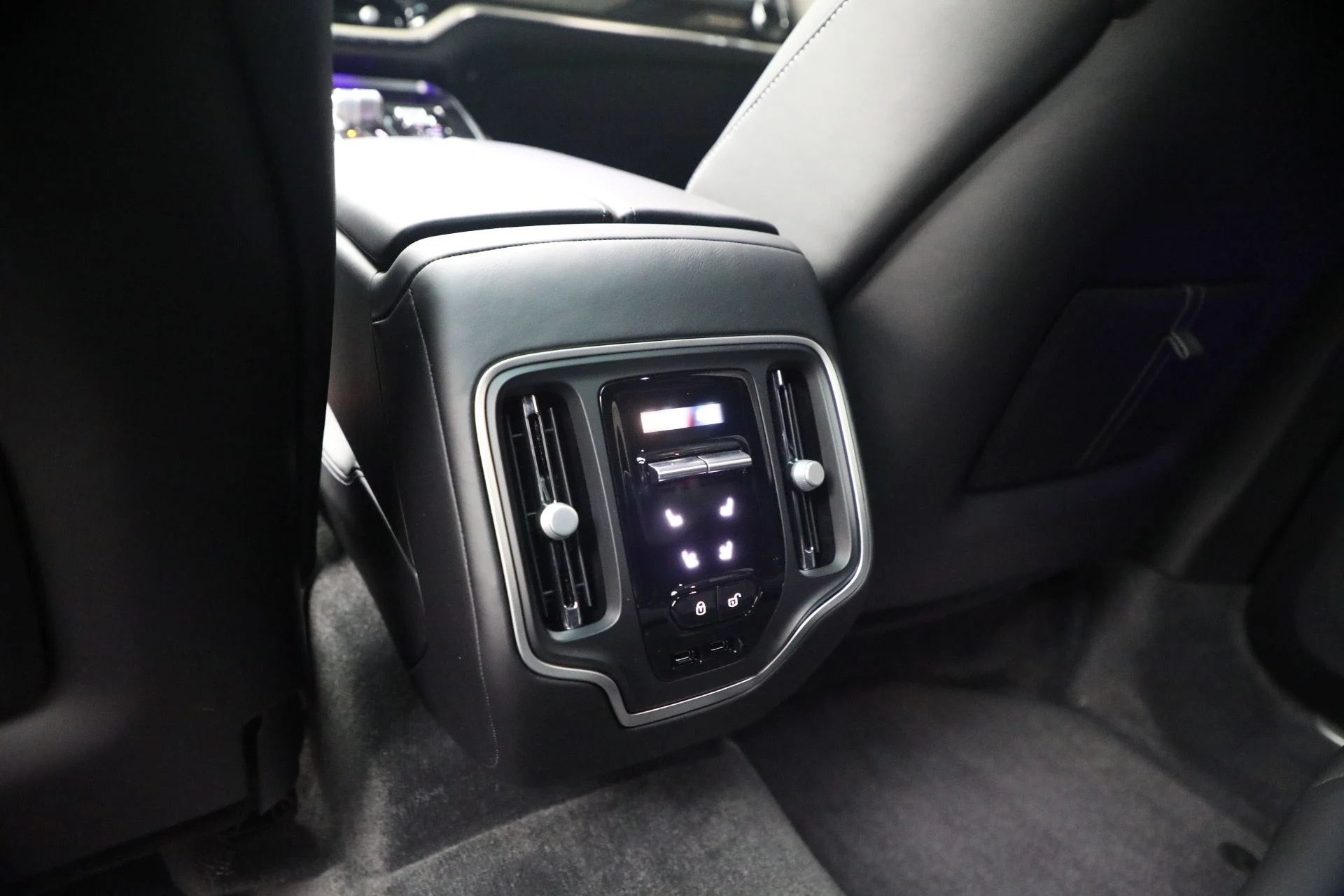 mph031_19882509_New_2026_Aston_Martin_DBX_S_1767984157_b85bb66fb4