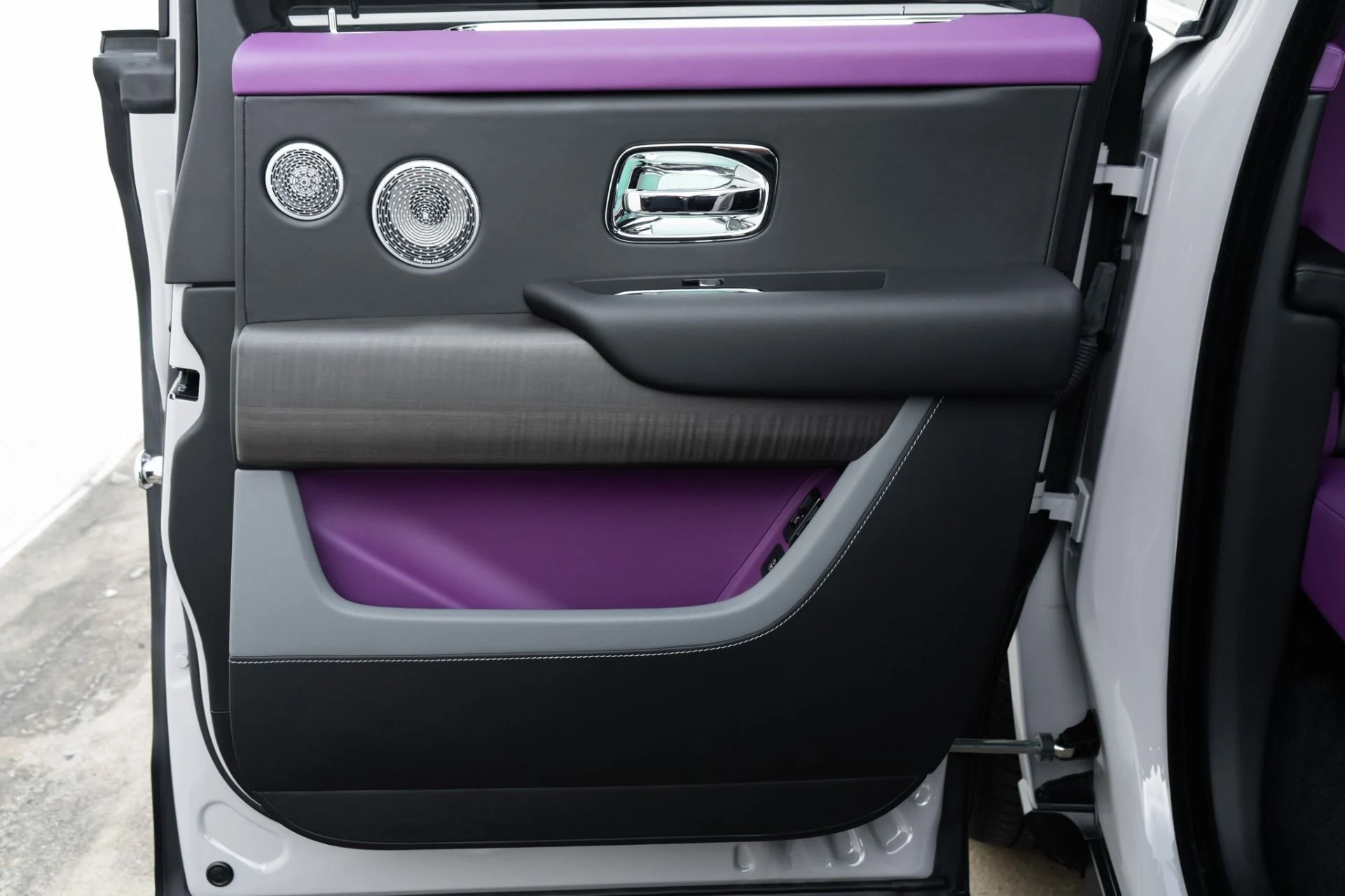 mph031_1988400231_Used_2024_Rolls_Royce_Cullinan_1772750182_5c151990a9