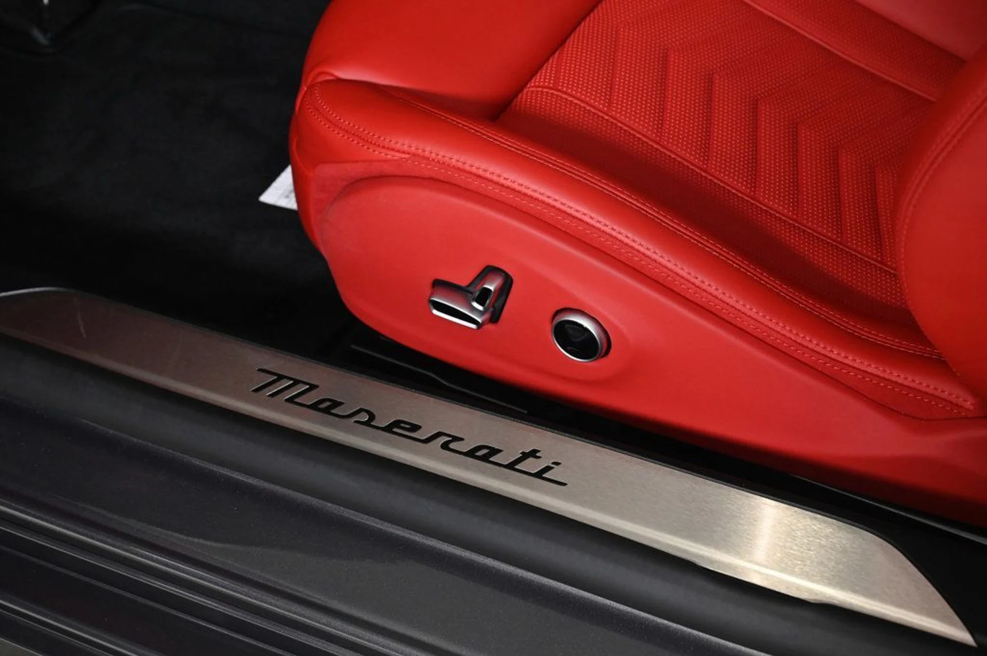 mph031_1990249776_new_2026_maserati_grancabrio_convertible_11350_22970924_31_1024_776c502778