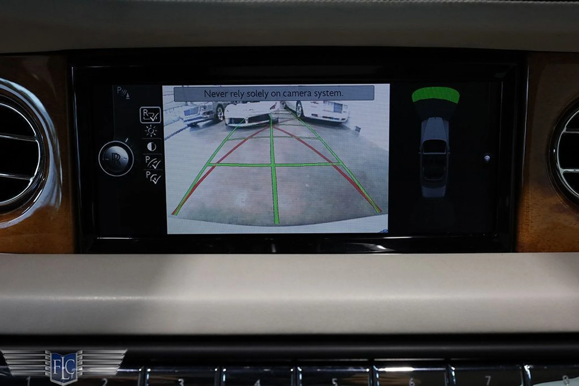 mph031_1991748543_used_2014_rolls_royce_phantom_drophead_coupe_9689_22941725_32_1024_6c9db36108