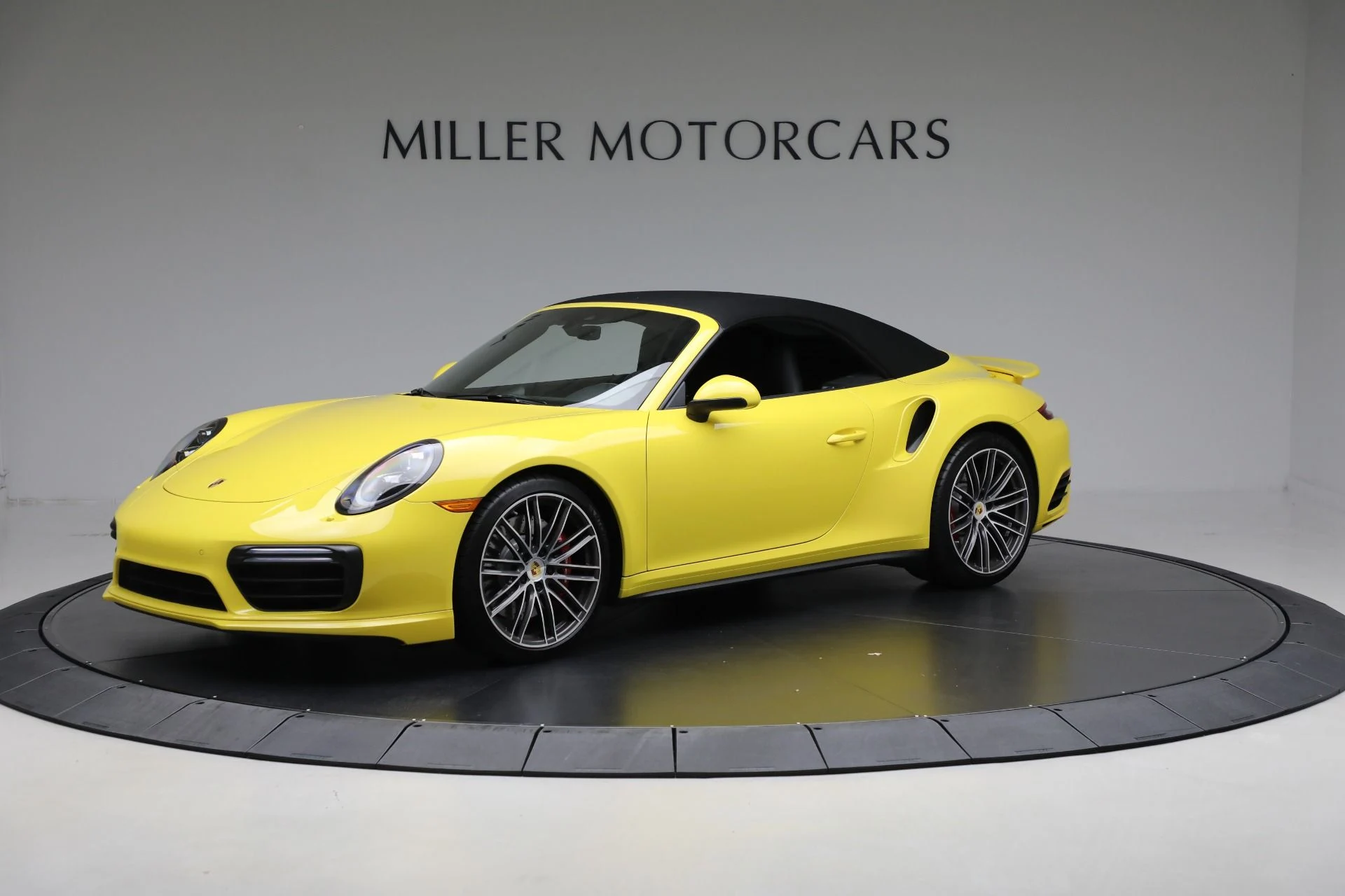 mph031_1999527410_Used_2017_Porsche_911_Turbo_Cabriolet_b0f5d6b88e