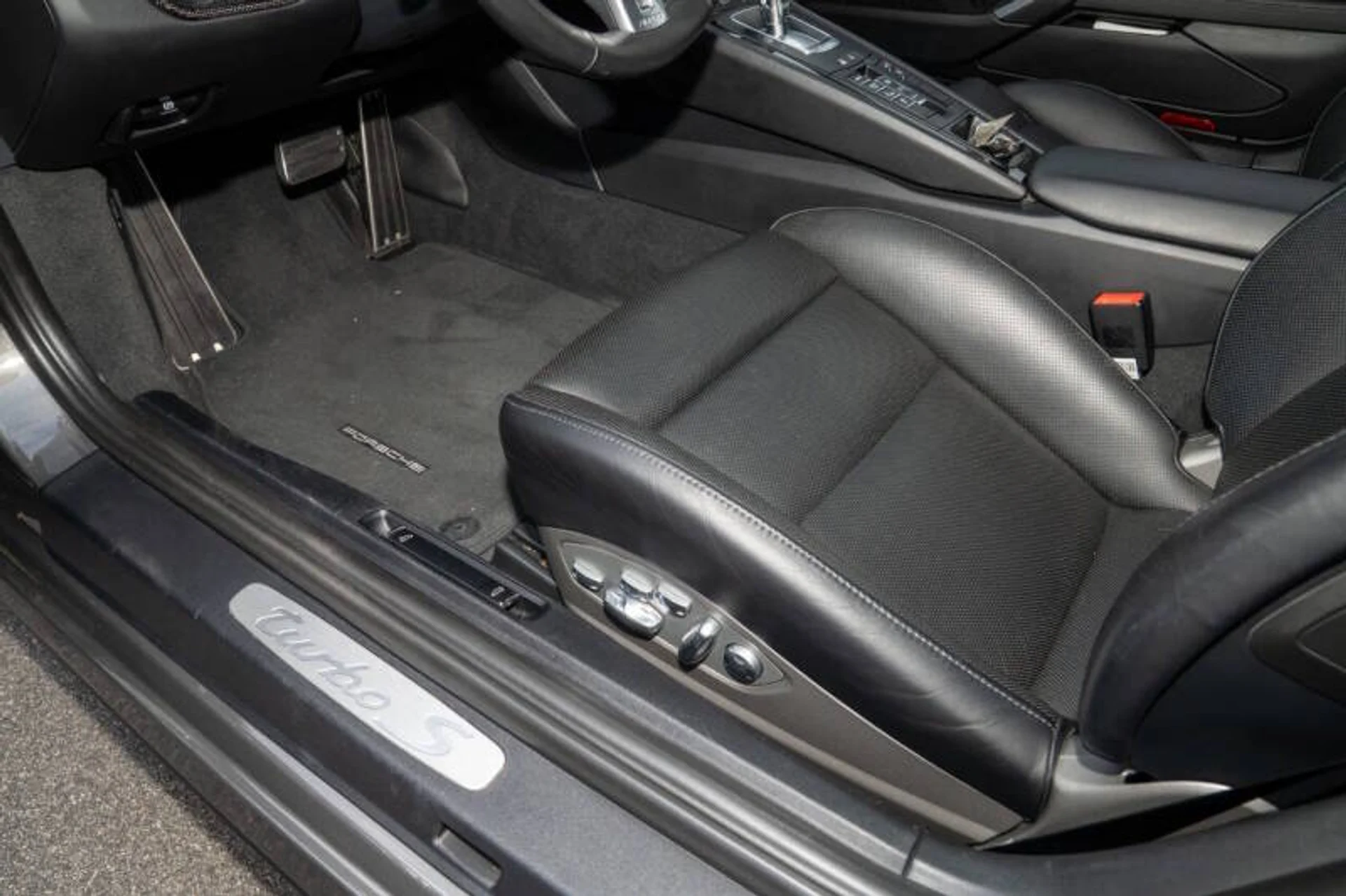 mph031_2004747058_2016_porsche_911_turbo_s_awd_2dr_coupe_f02e5c25a4